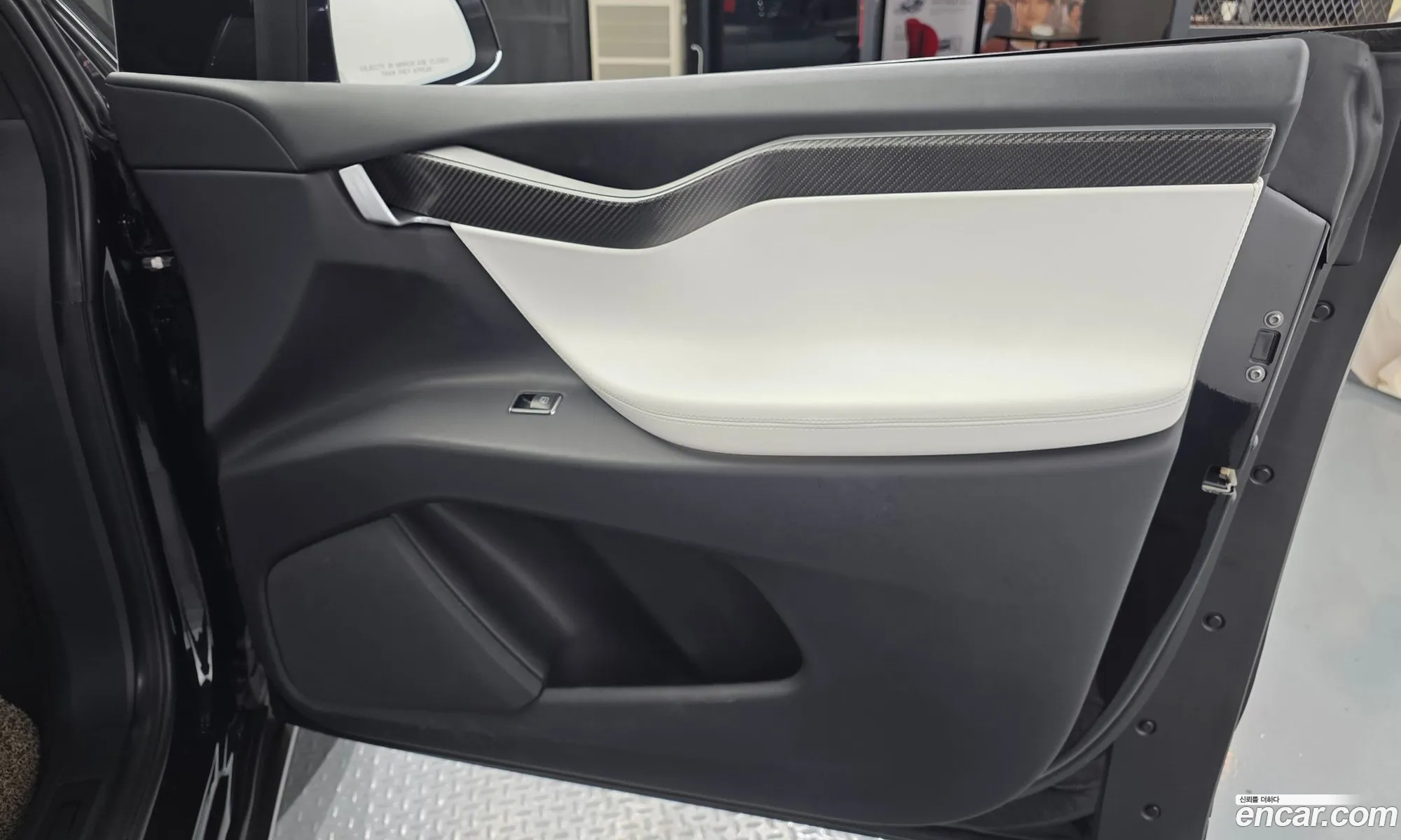 Tesla Model X 2018 5YJXCBE27JF126533 — 4