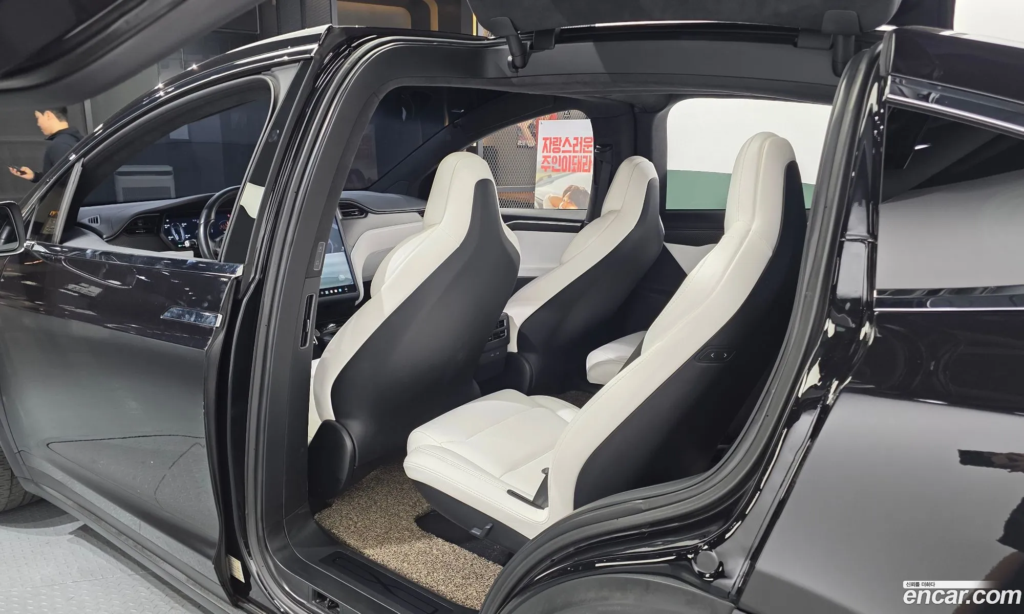 Tesla Model X 2018 5YJXCBE27JF126533 — 30