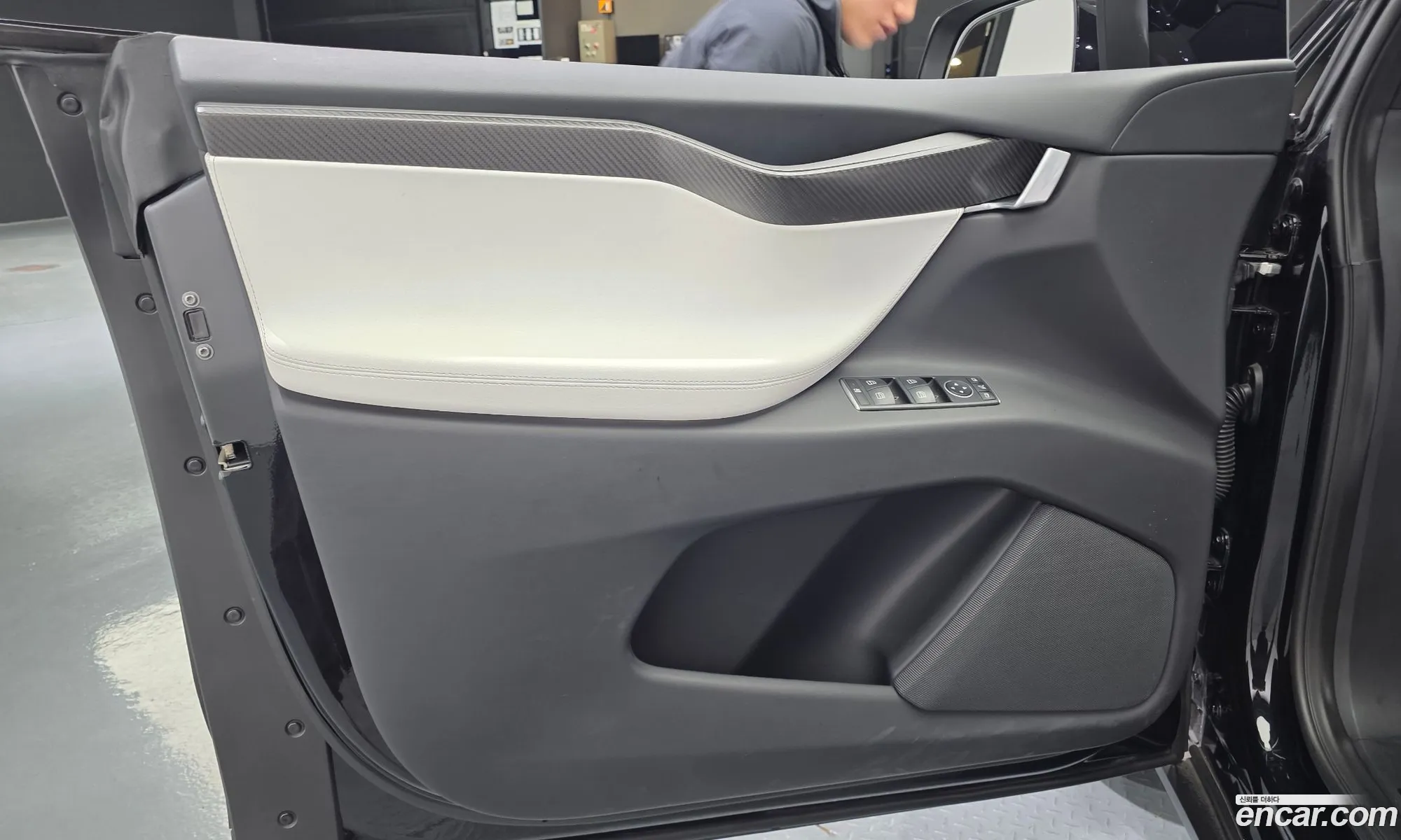 Tesla Model X 2018 5YJXCBE27JF126533 — 17