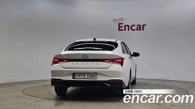 Hyundai Elantra 2022 — 3