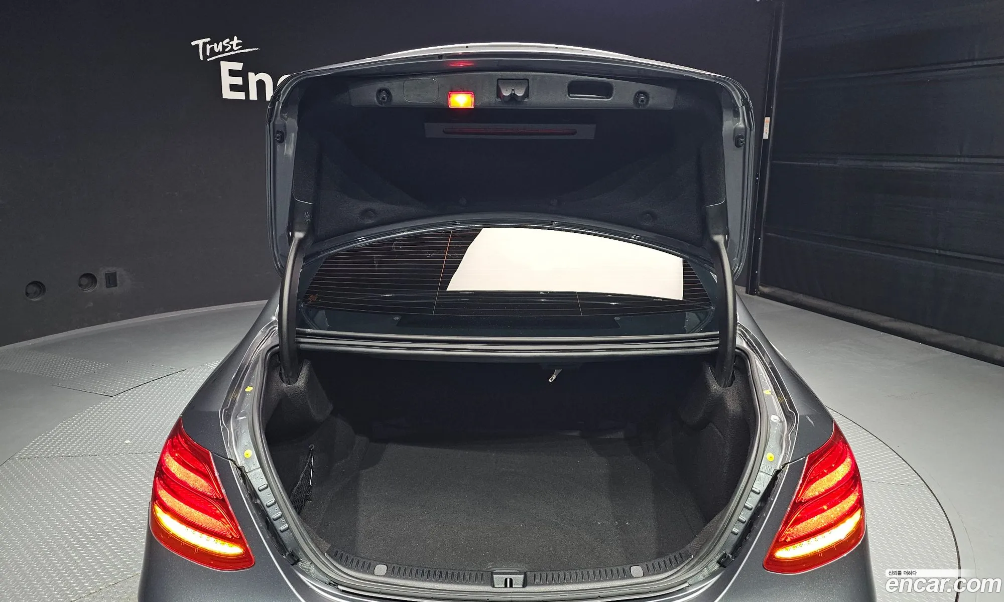 Mercedes-Benz E-Class W213 2018 — 16