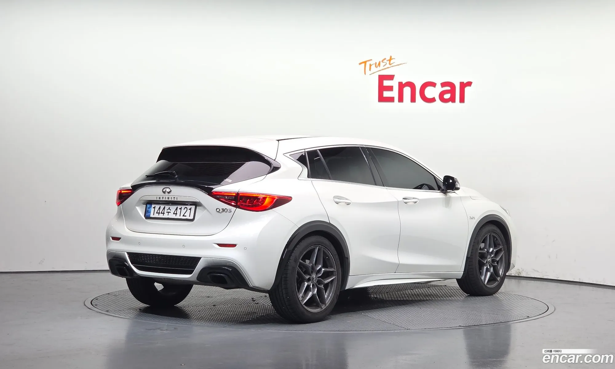 Infiniti Q30 2017 SJKCH53E6HA045392 — 13