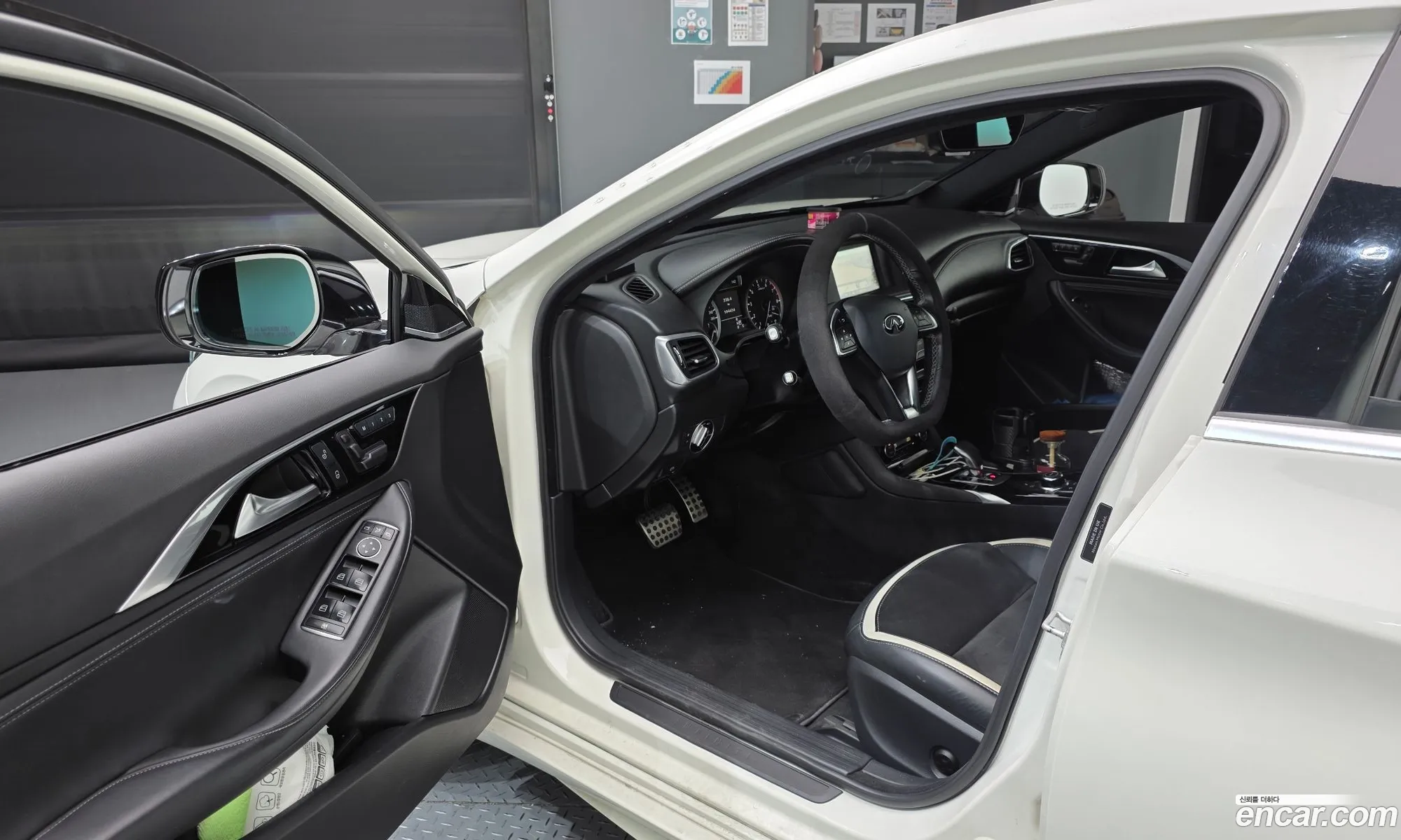 Infiniti Q30 2017 SJKCH53E6HA045392 — 16