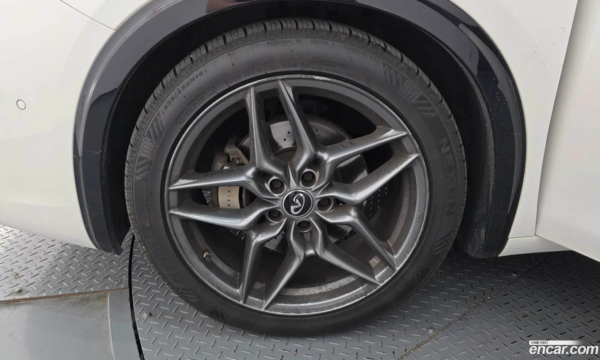 Infiniti Q30