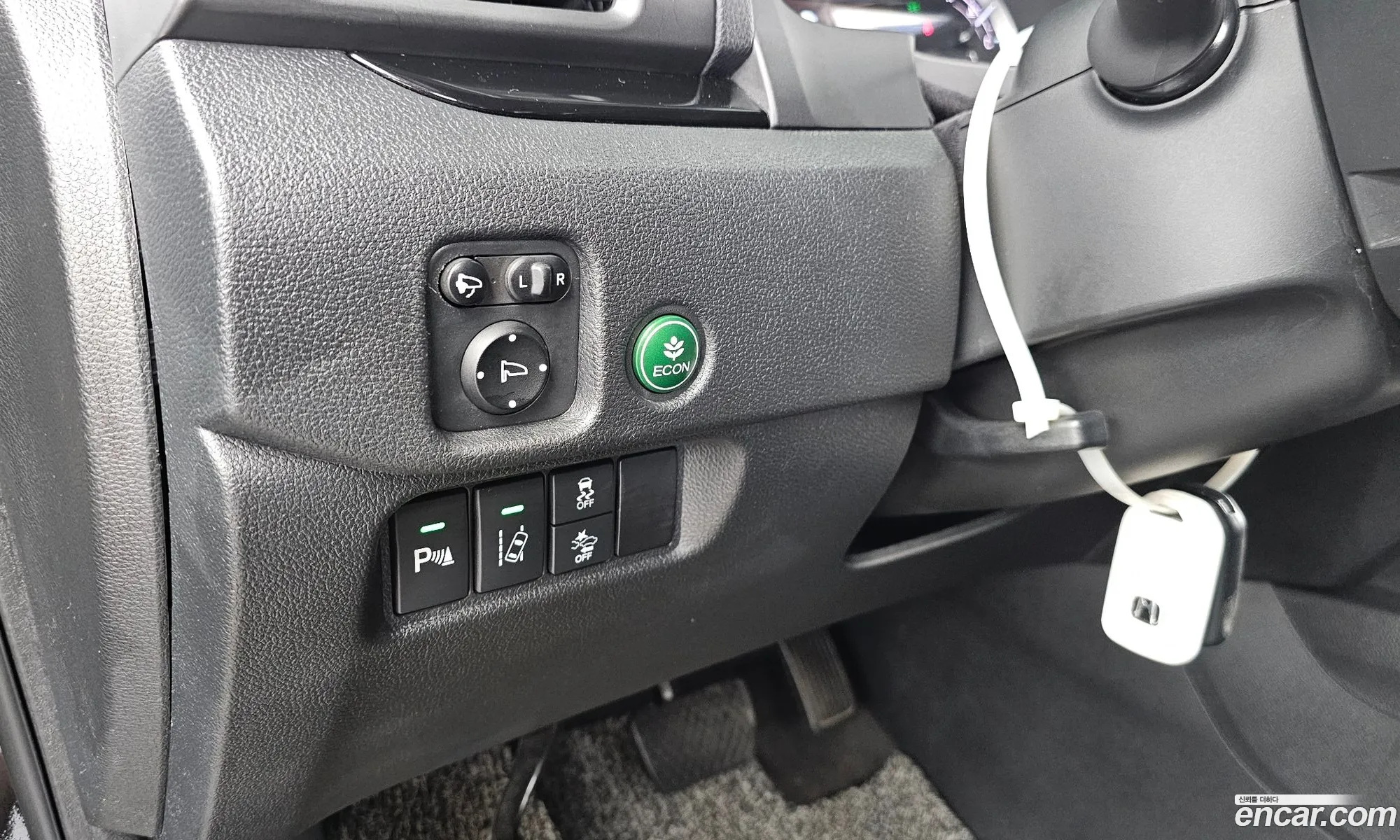 Honda Pilot 2016 5FNYF6850GB201740 — 13