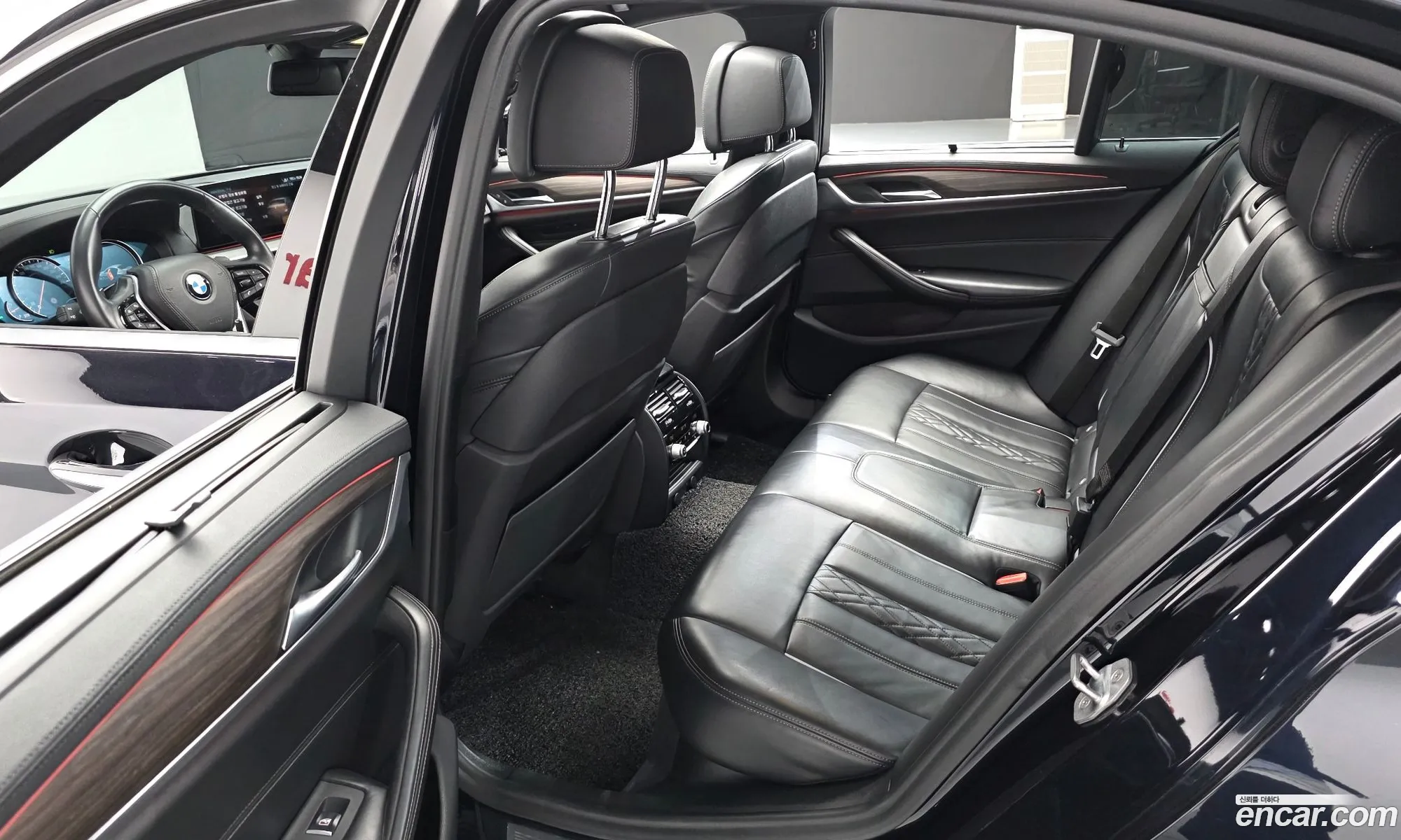 BMW 5 Series 2018 WBAJD9109JWC81919 — 32