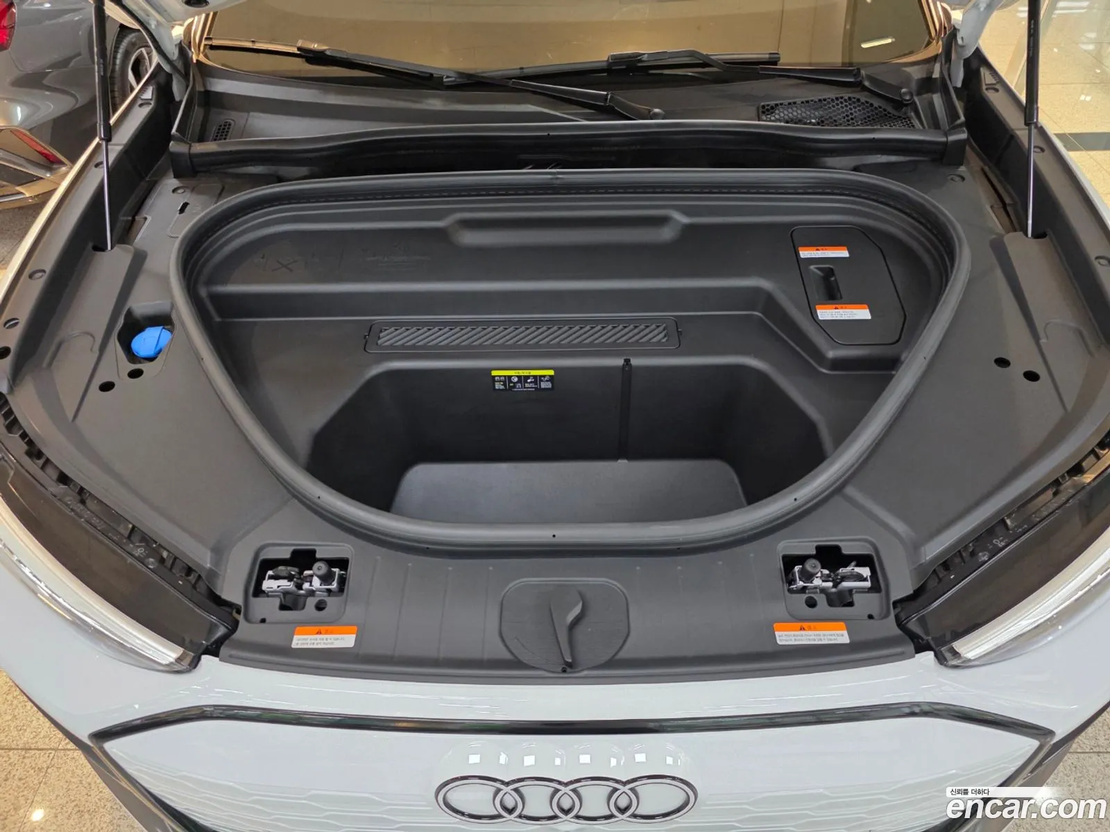 Audi Q6 e-tron 2025 — 17