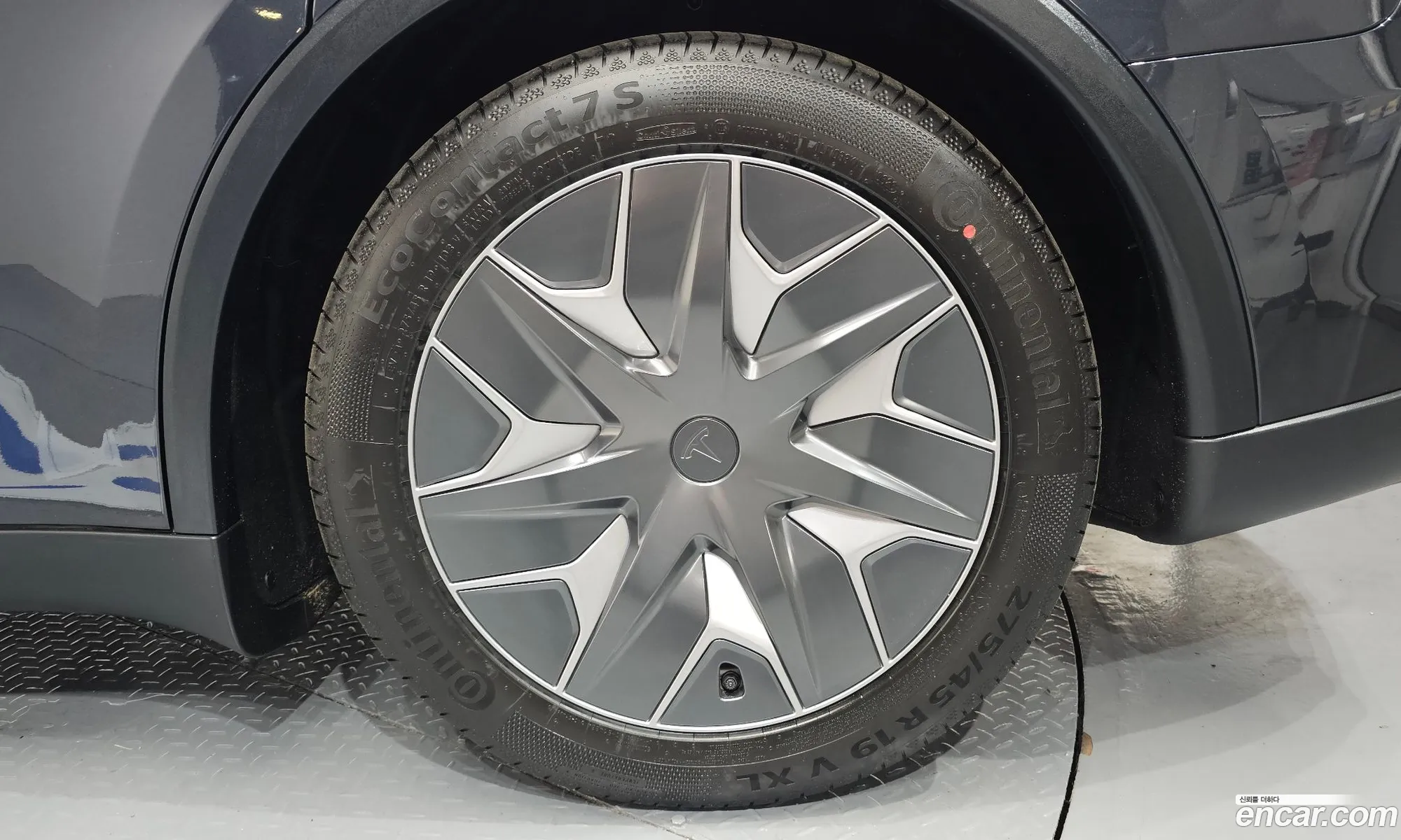 Tesla Model Y 2026 LRWYGCEK9TC682855 — 6