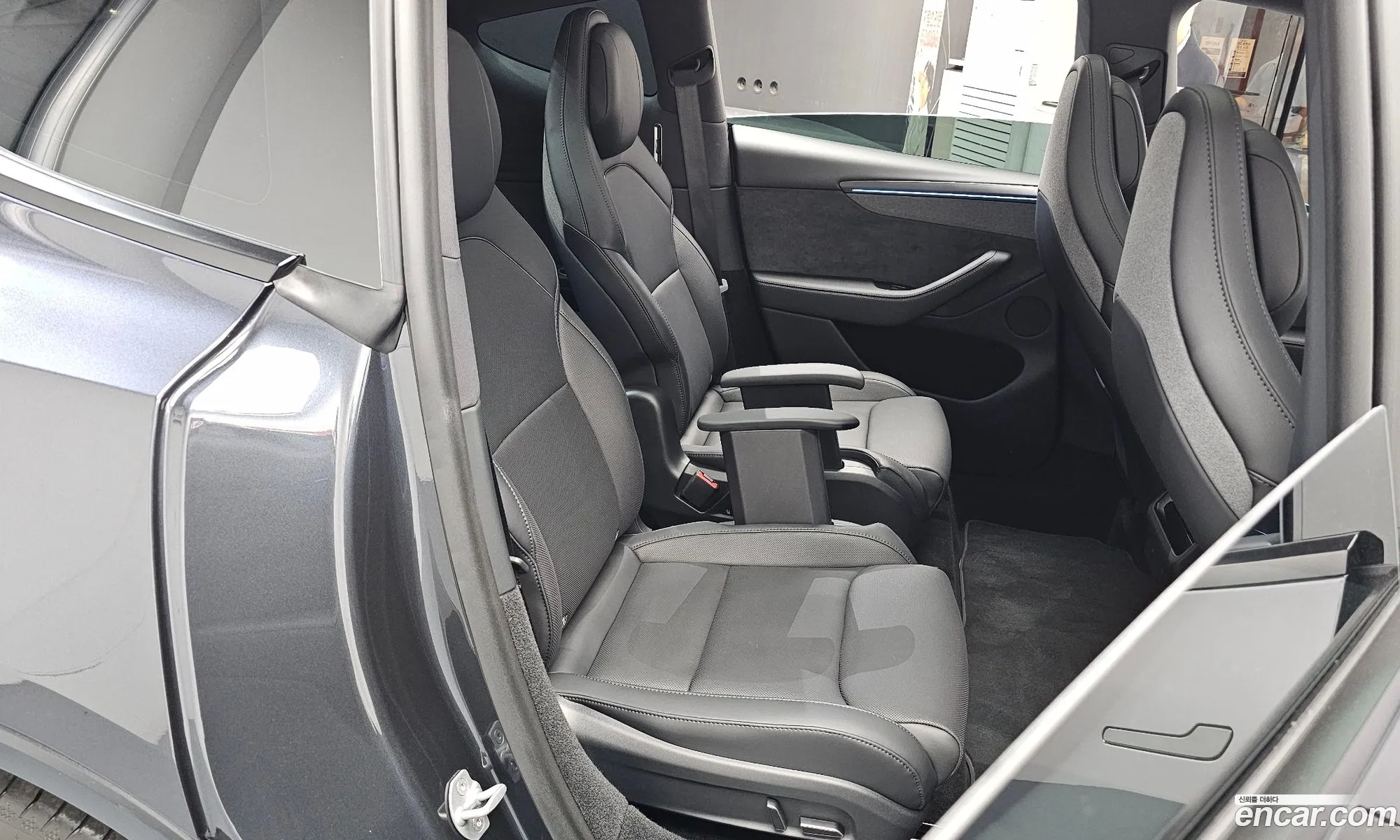 Tesla Model Y 2026 LRWYGCEK9TC682855 — 17