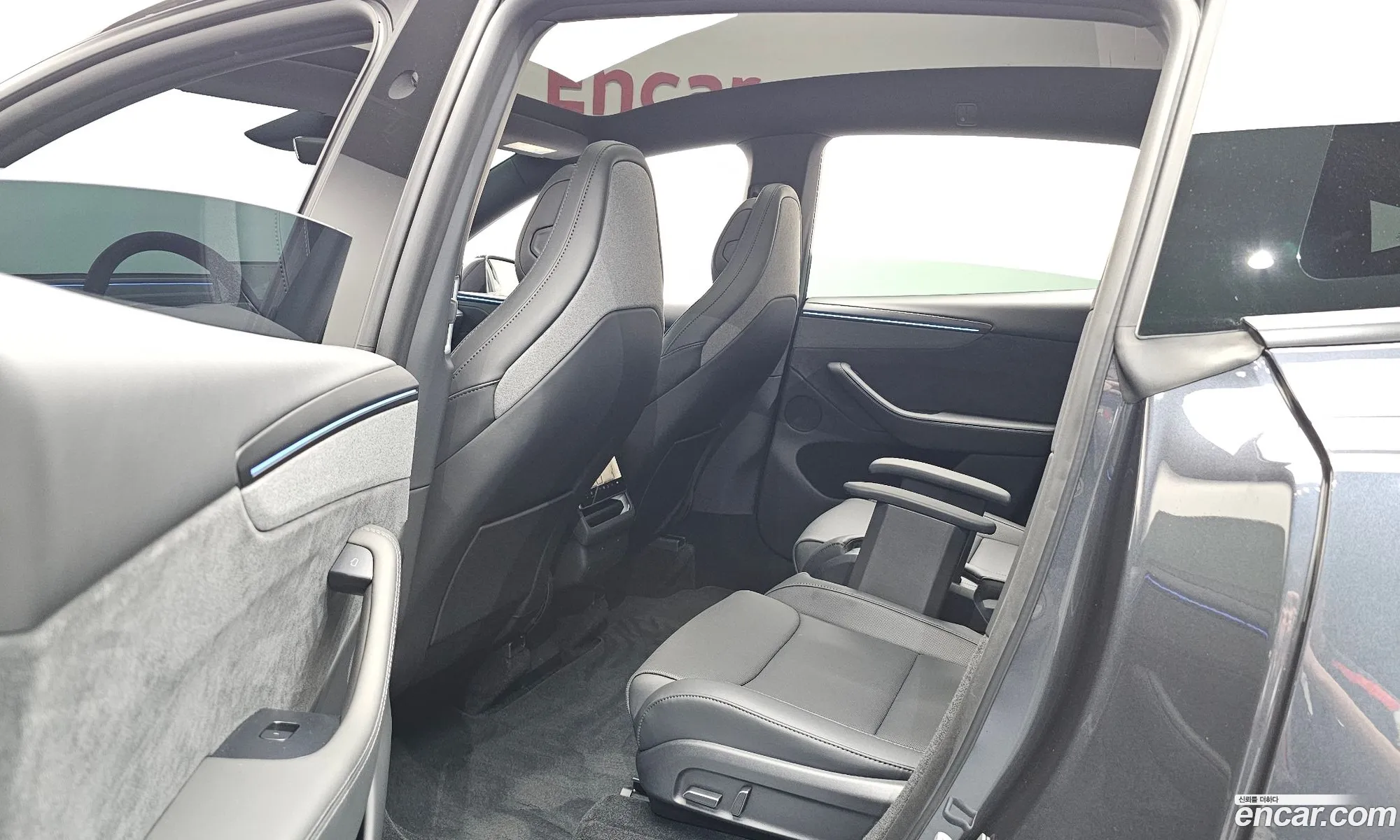 Tesla Model Y 2026 LRWYGCEK9TC682855 — 25