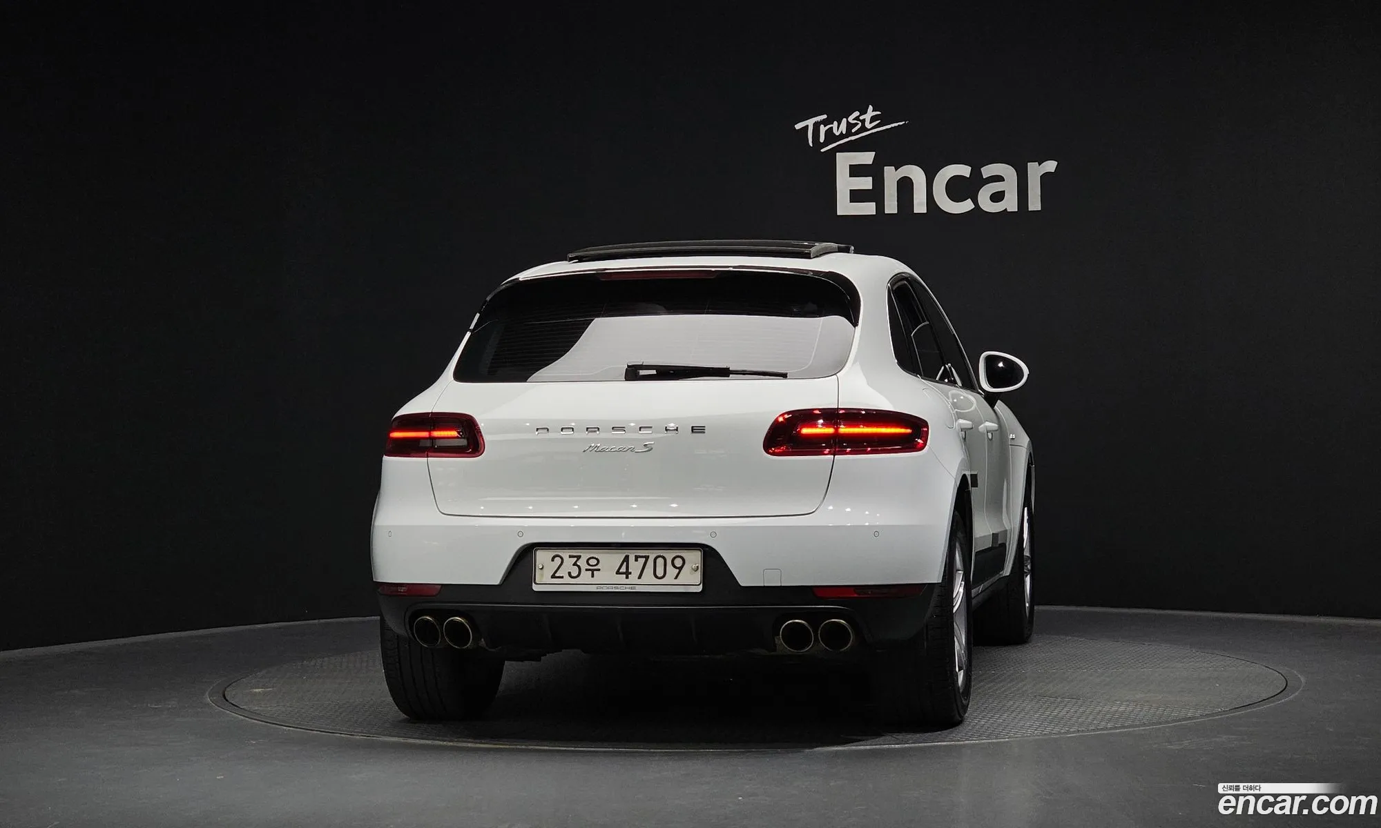 Porsche Macan 2017 WP1AD2952HLB70436 — 3
