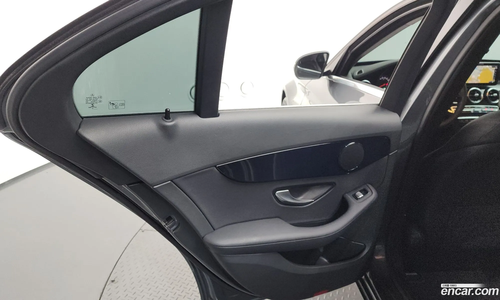 Mercedes-Benz C-Class W205 2019 — 33