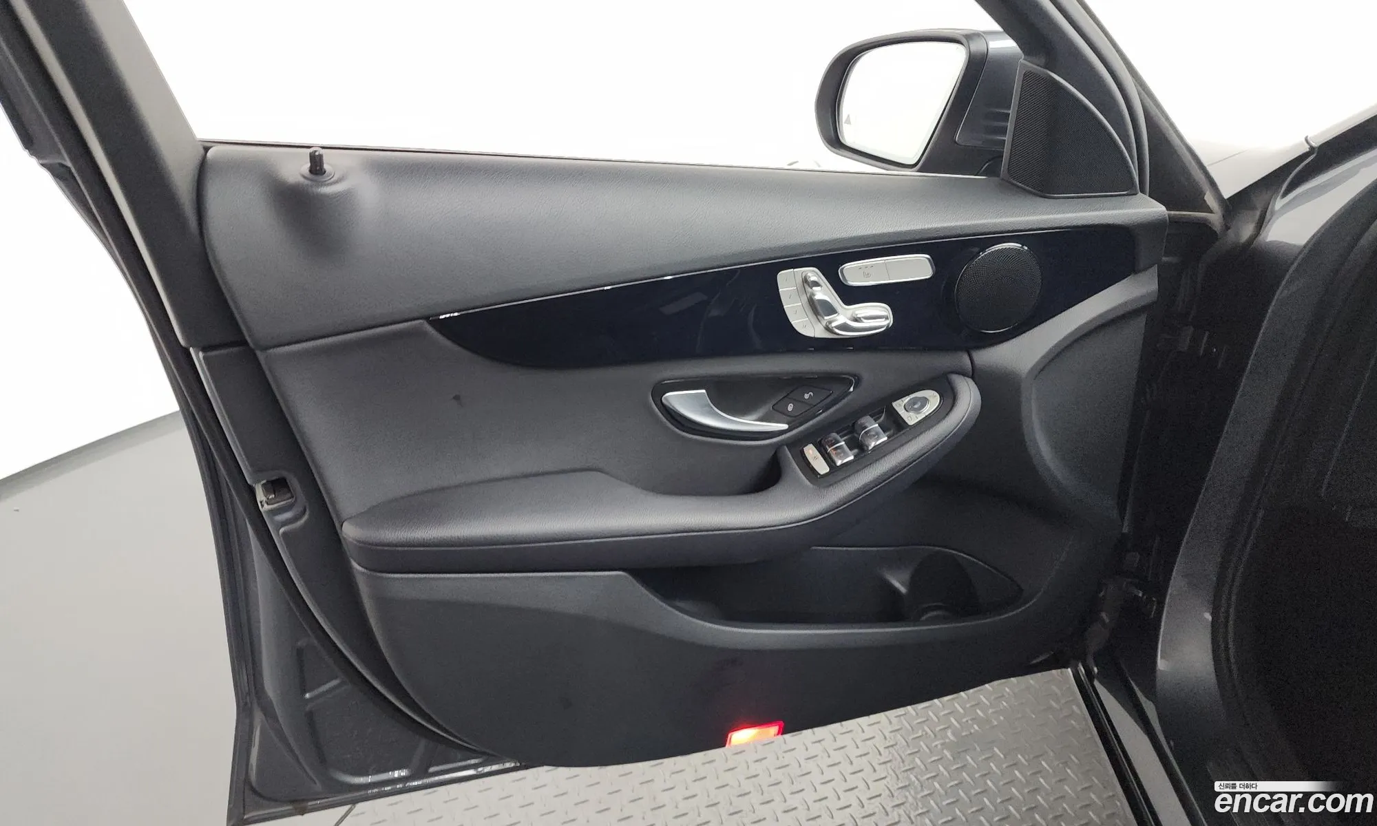 Mercedes-Benz C-Class W205 2019 — 32