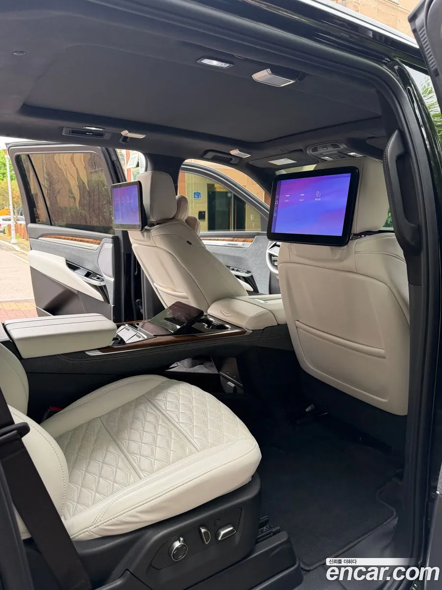 Cadillac Escalade 2025 — 10