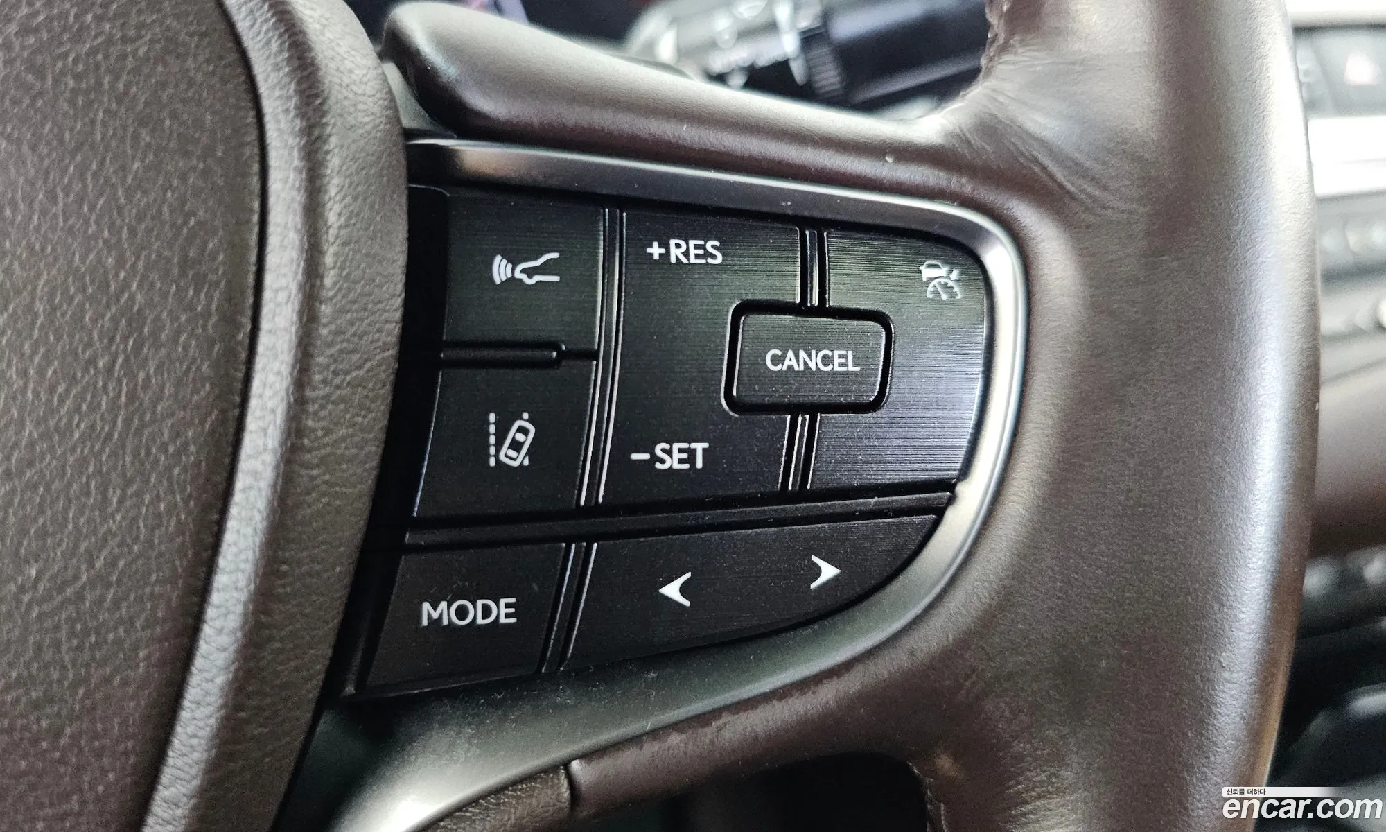 Lexus ES300h 7th Gen 2018 JTHB21B19K2005301 — 20