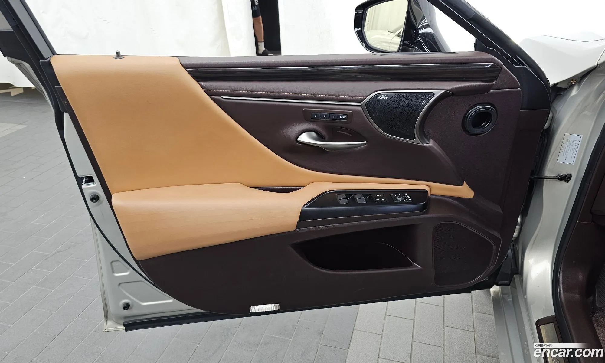 Lexus ES300h 7th Gen 2018 JTHB21B19K2005301 — 4