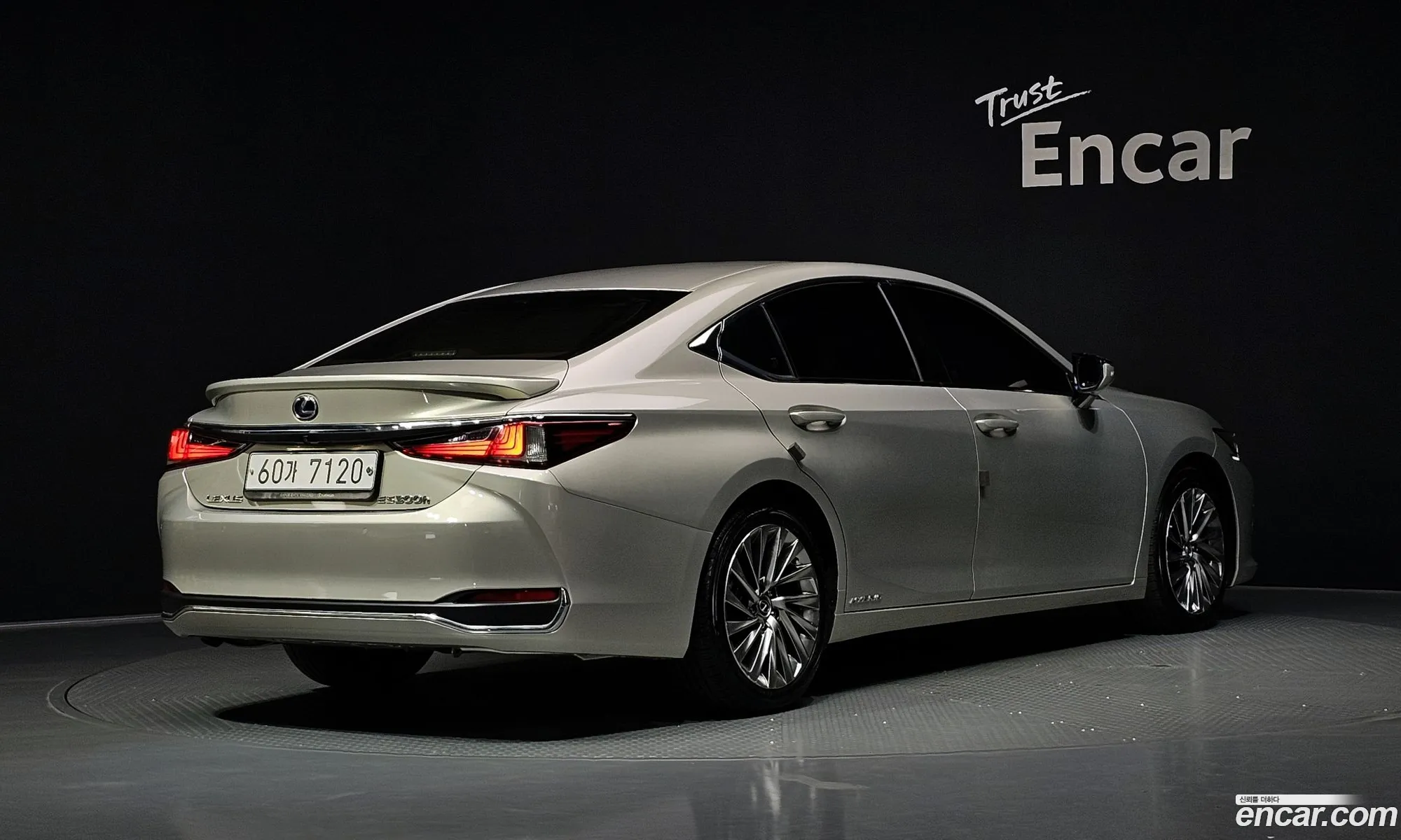 Lexus ES300h 7th Gen 2018 JTHB21B19K2005301 — 5