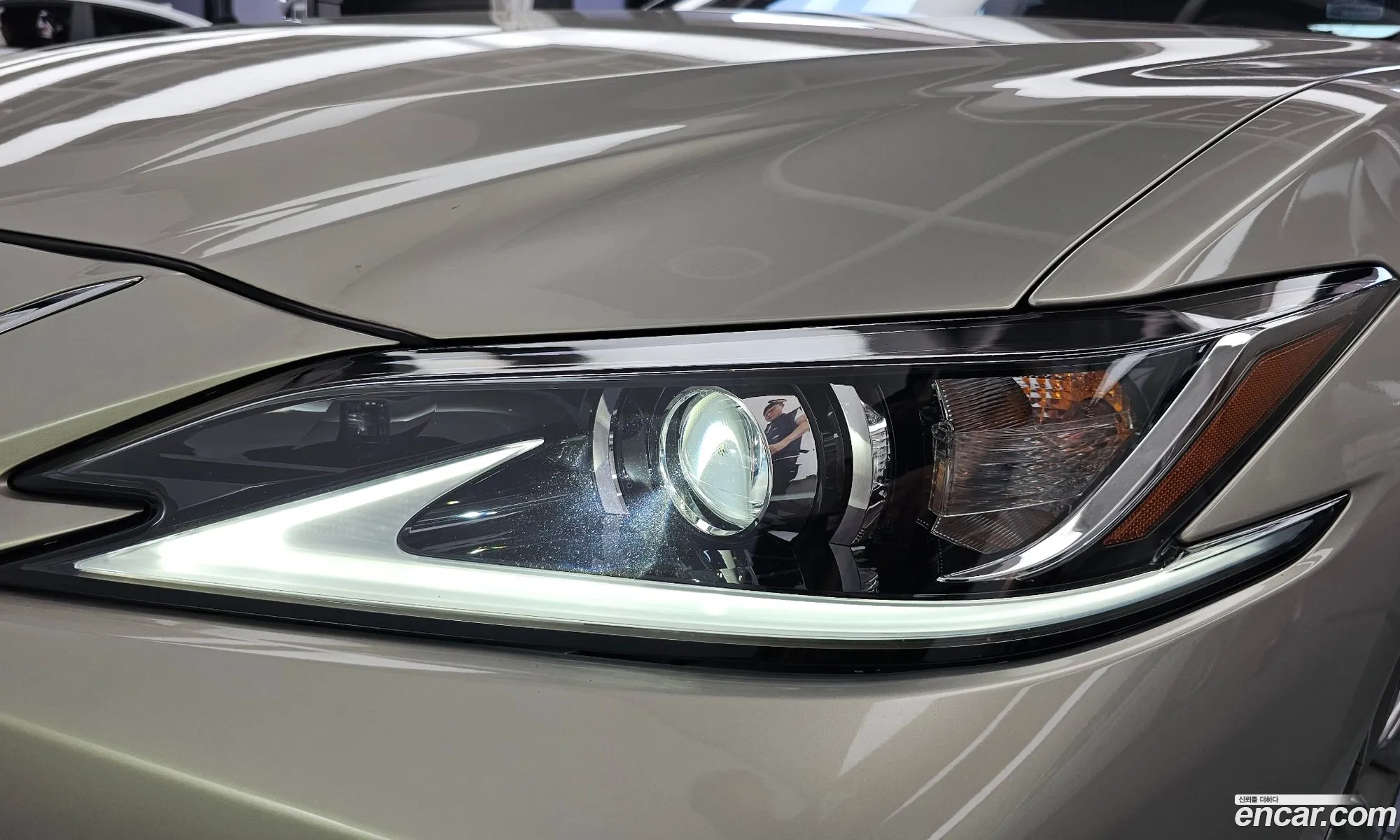 Lexus ES300h 7th Gen 2018 JTHB21B19K2005301 — 33