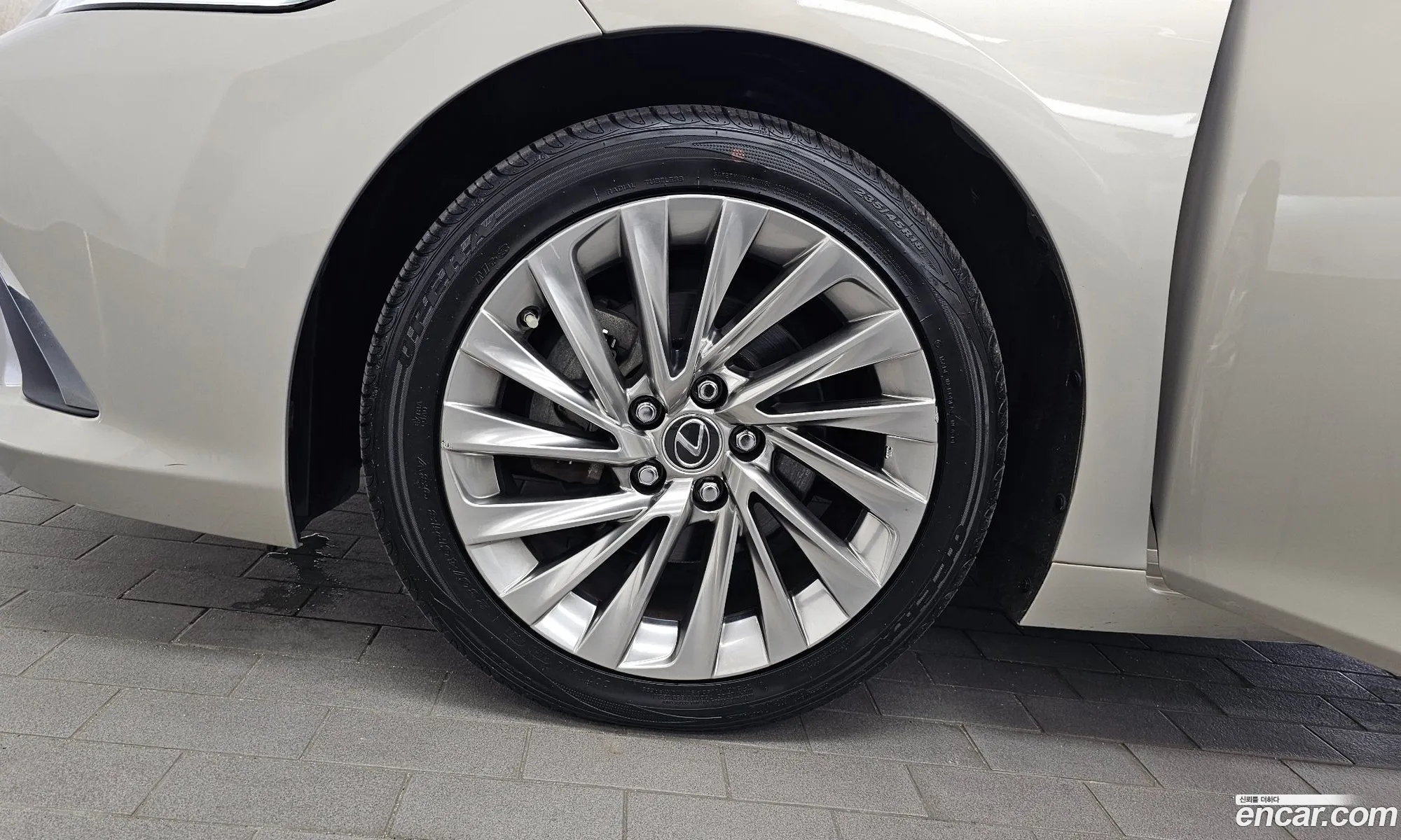 Lexus ES300h 7th Gen 2018 JTHB21B19K2005301 — 16