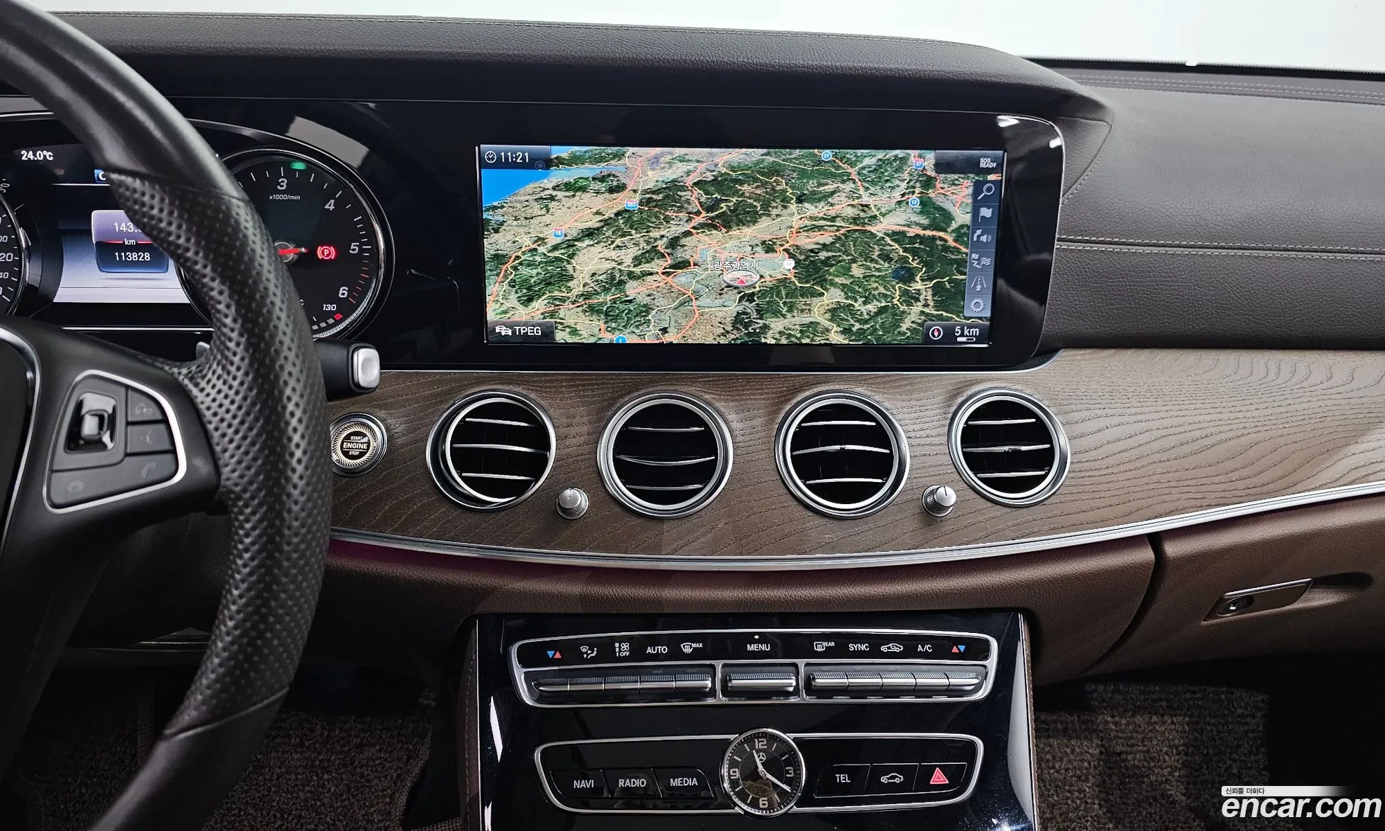 Mercedes-Benz E-Class W213 2017 WDDZF0FB9JA309305 — 16