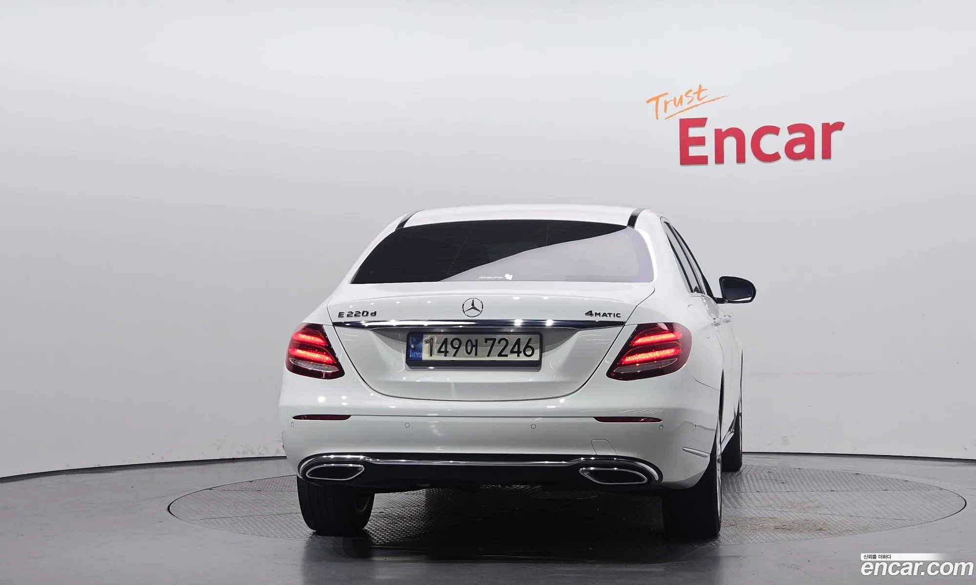 Mercedes-Benz E-Class W213 2017 WDDZF0FB9JA309305 — 2