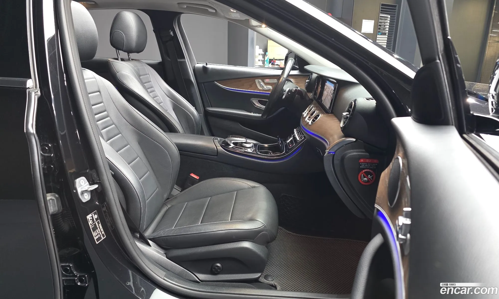 Mercedes-Benz E-Class W213 2018 WDDZF4KB7JA377275 — 17