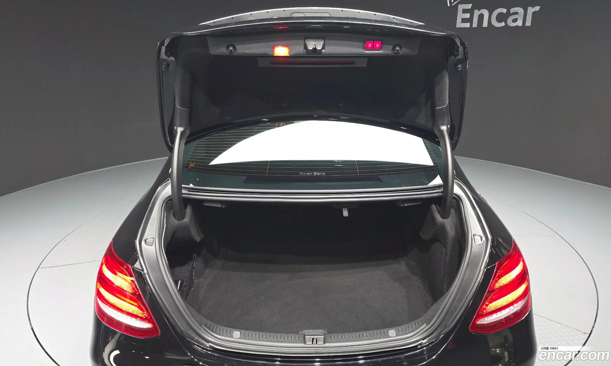 Mercedes-Benz E-Class W213 2018 WDDZF4KB7JA377275 — 11