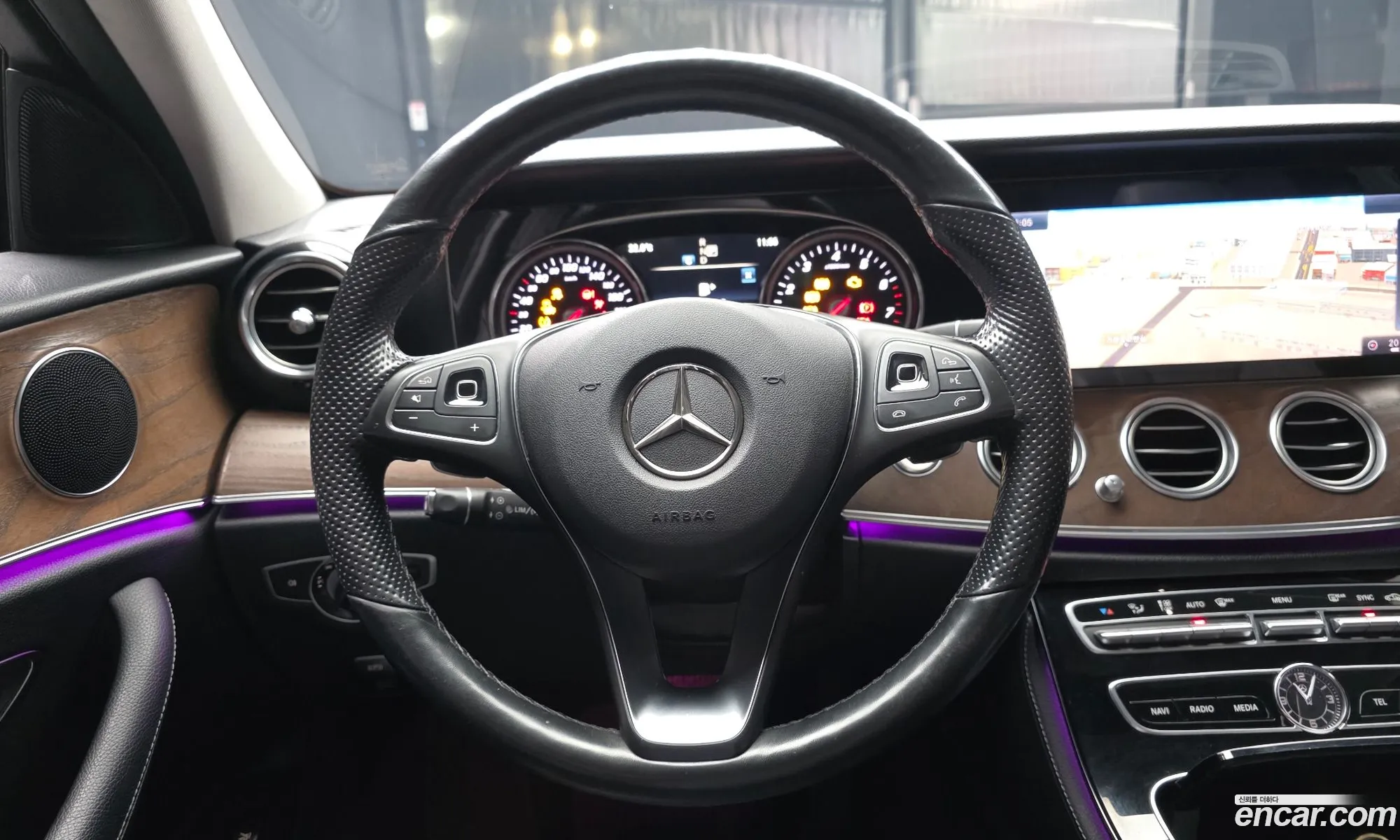Mercedes-Benz E-Class W213 2018 WDDZF4KB7JA377275 — 15