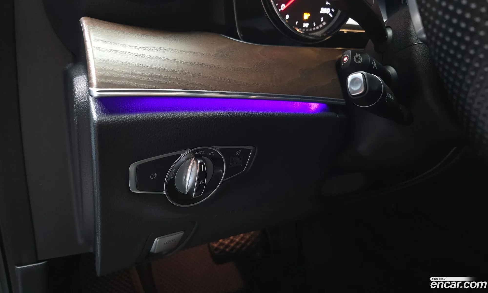 Mercedes-Benz E-Class W213 2018 WDDZF4KB7JA377275 — 2