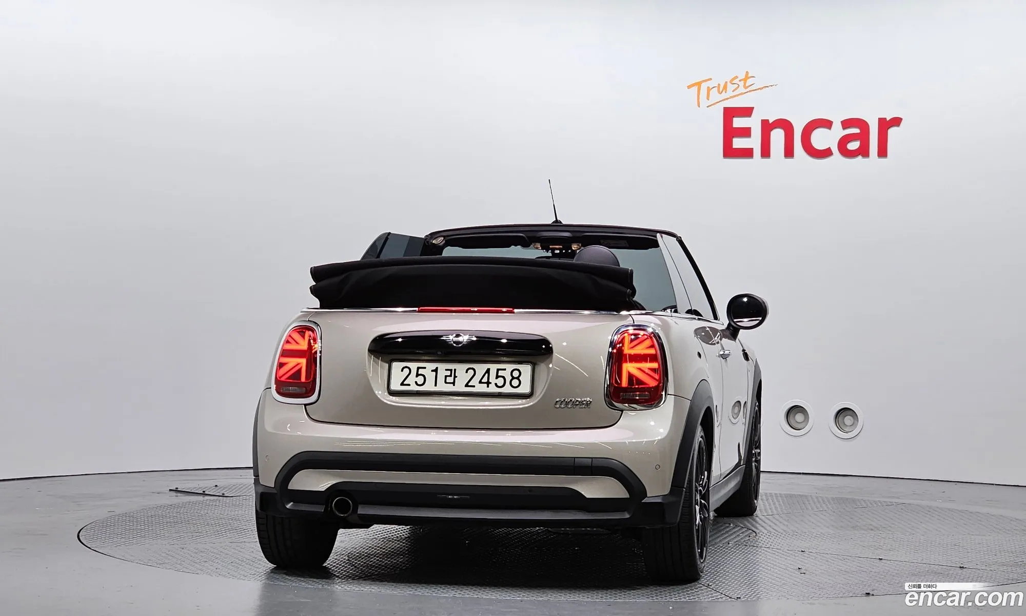 Mini Cooper Convertible 2024 WMW31DL00R3S22981 — 6