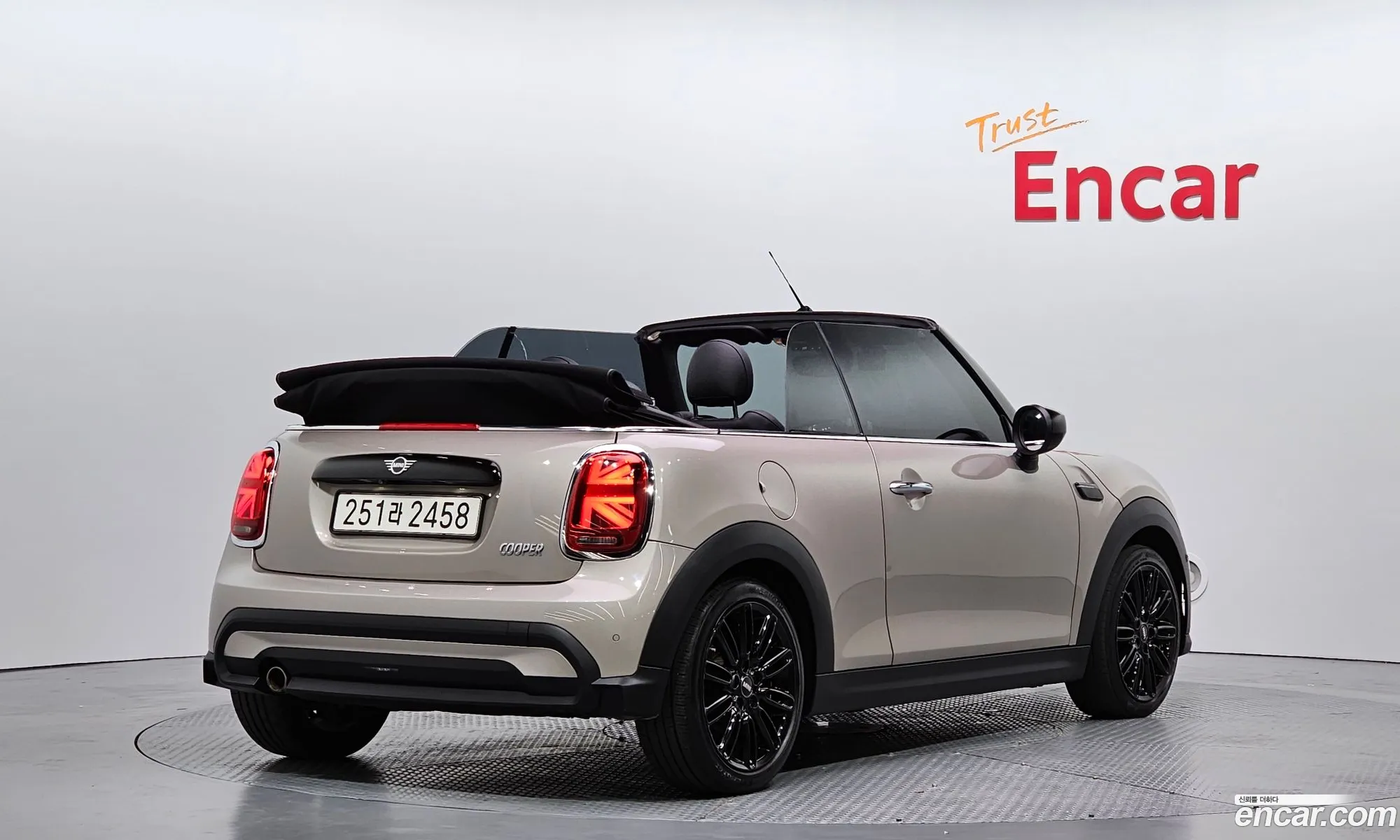 Mini Cooper Convertible 2024 WMW31DL00R3S22981 — 5