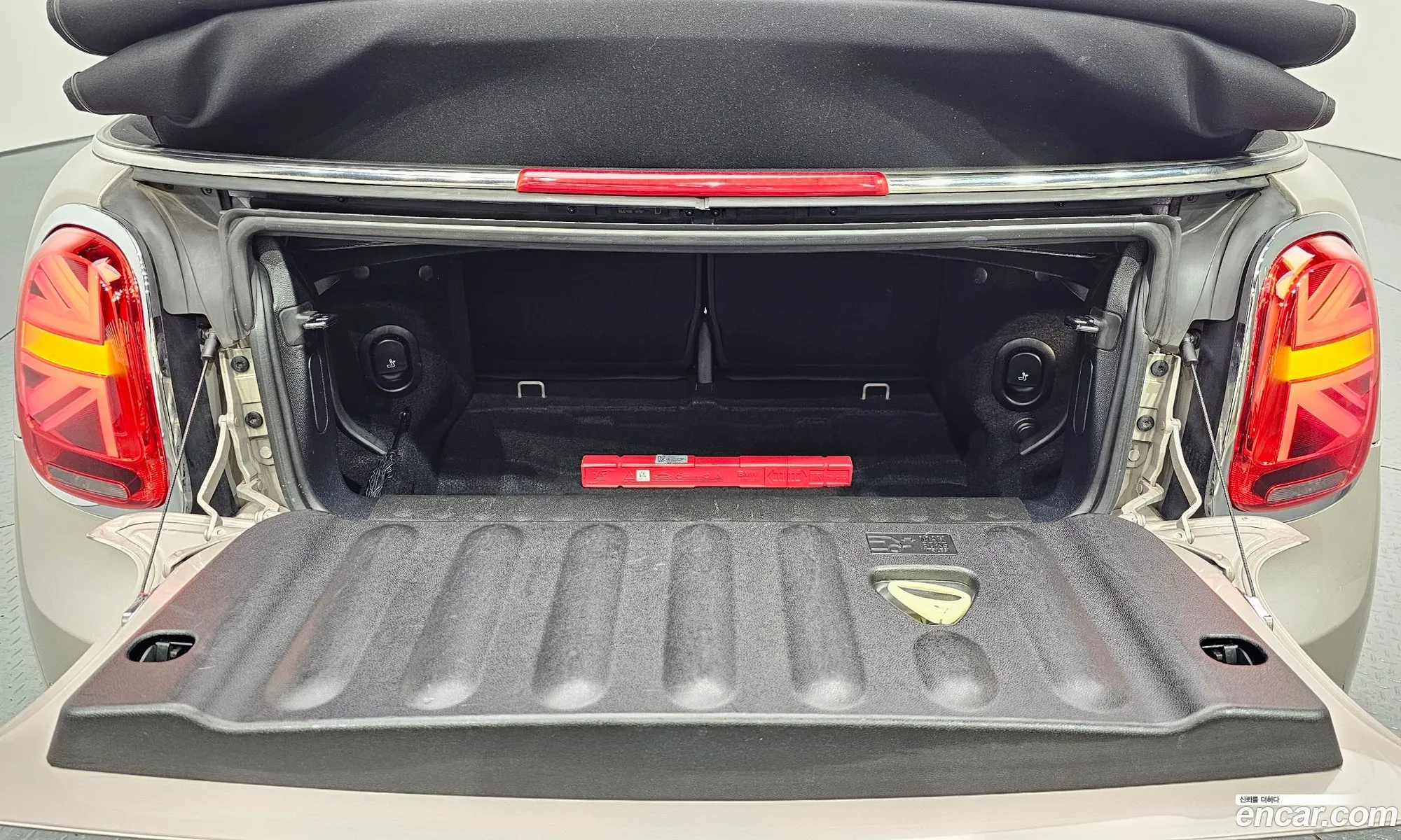 Mini Cooper Convertible 2024 WMW31DL00R3S22981 — 16