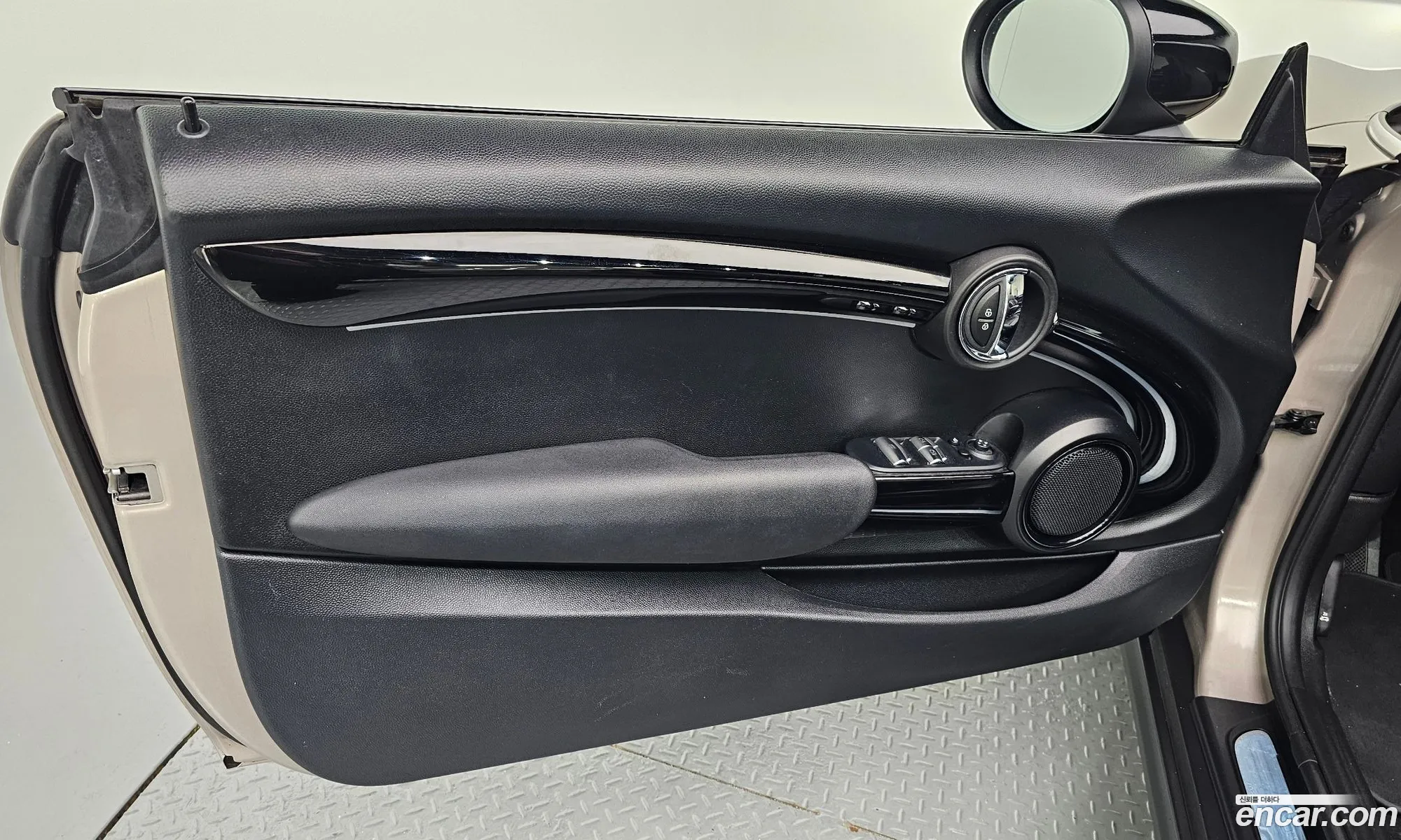 Mini Cooper Convertible 2024 WMW31DL00R3S22981 — 22
