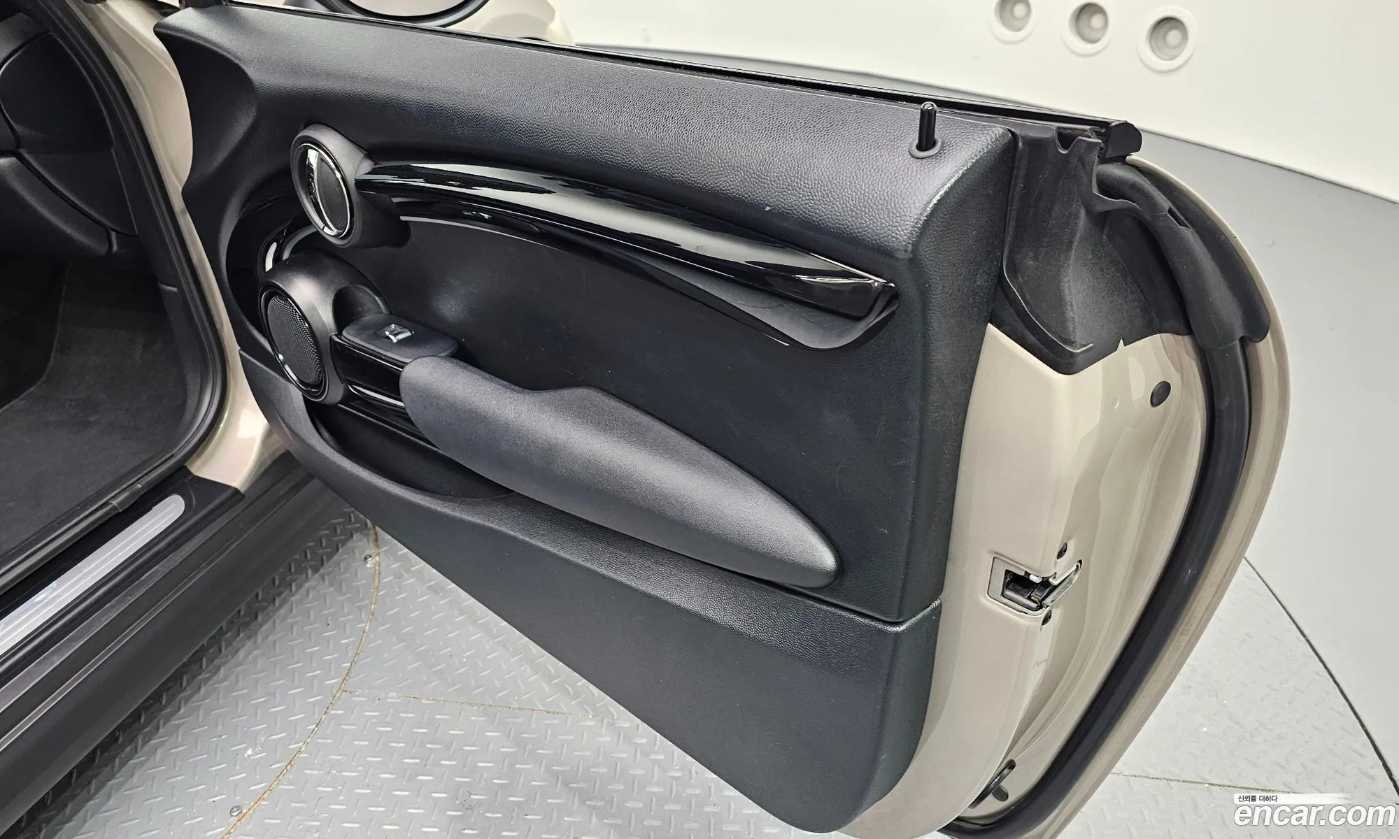 Mini Cooper Convertible 2024 WMW31DL00R3S22981 — 29