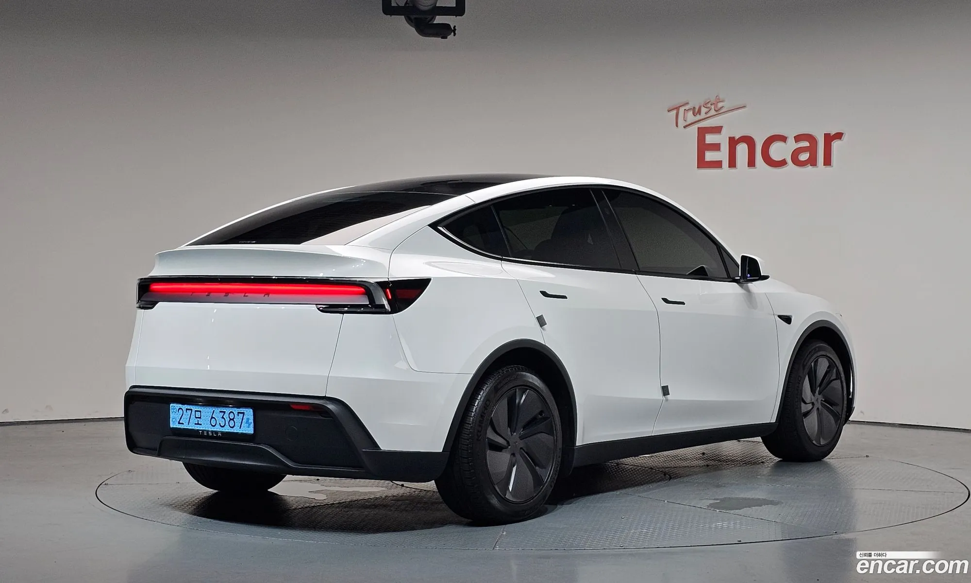 Tesla Model Y 2025 LRWYGCFJXSC053450 — 23