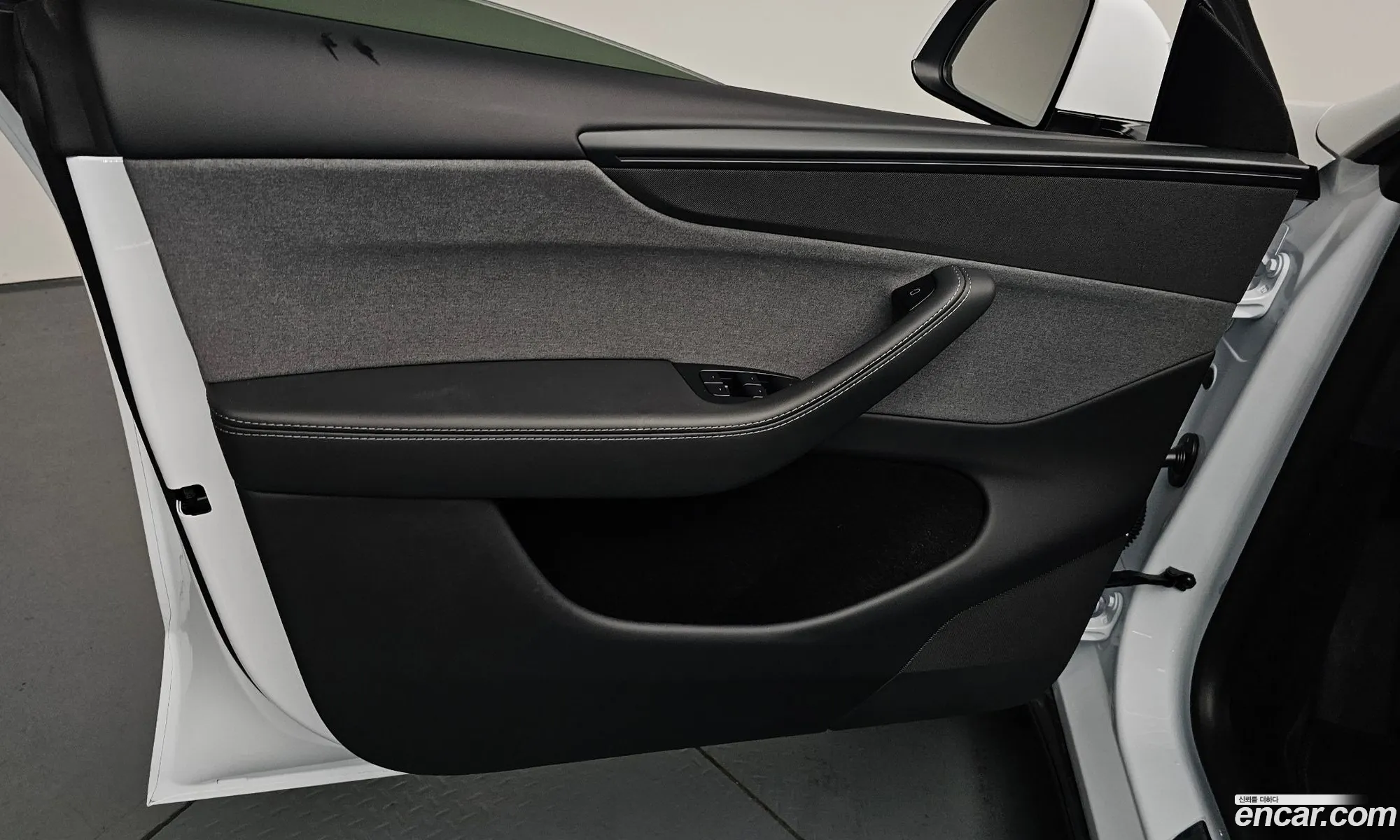 Tesla Model Y 2025 LRWYGCFJXSC053450 — 19