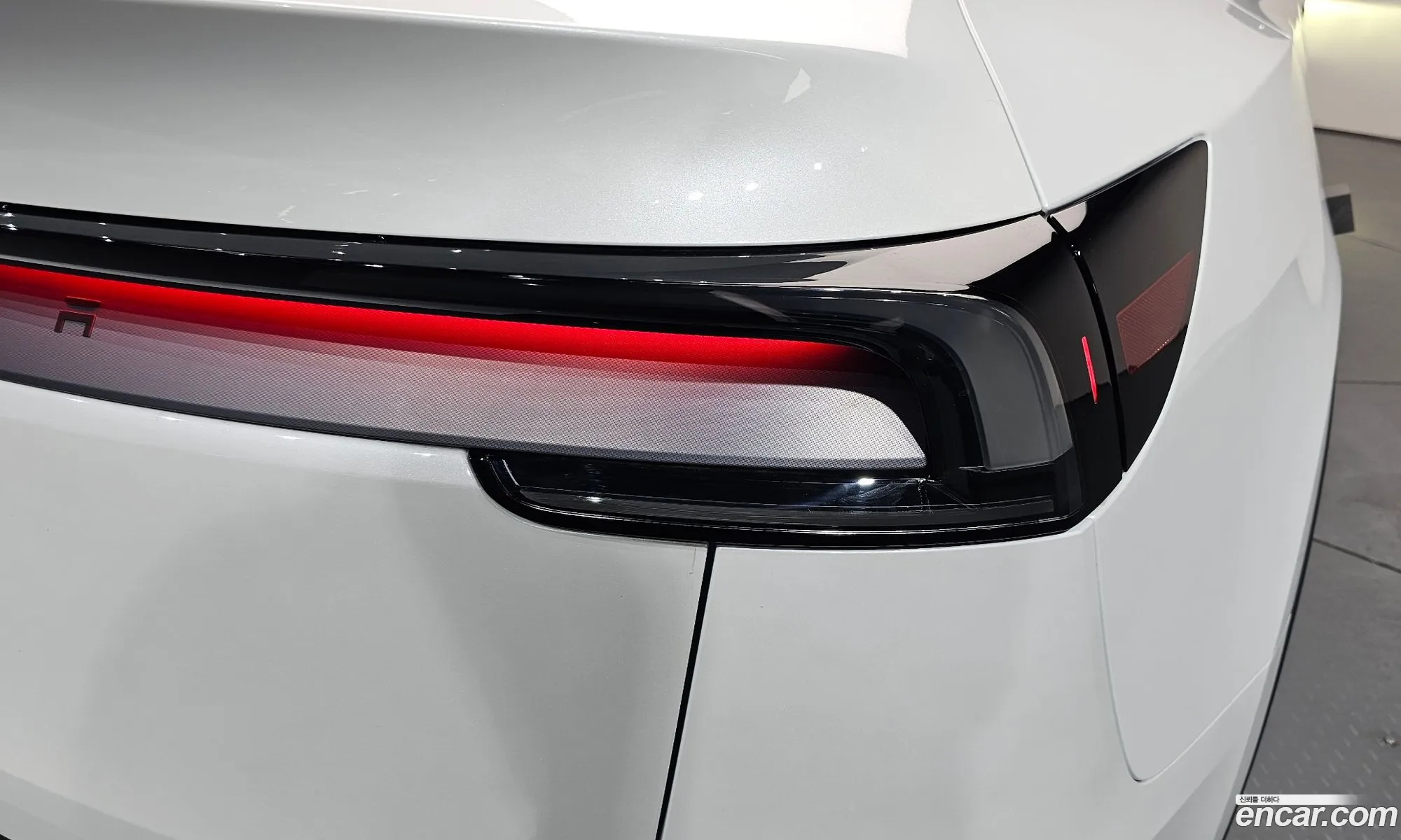 Tesla Model Y 2025 LRWYGCFJXSC053450 — 8