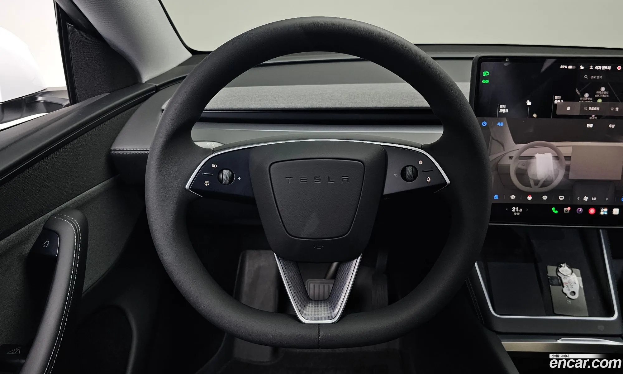 Tesla Model Y 2025 LRWYGCFJXSC053450 — 24