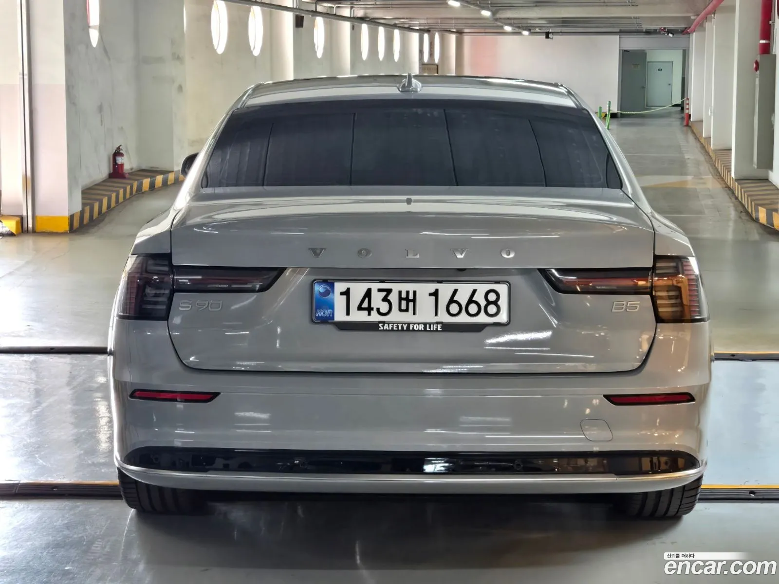 Volvo S90 2026 — 2