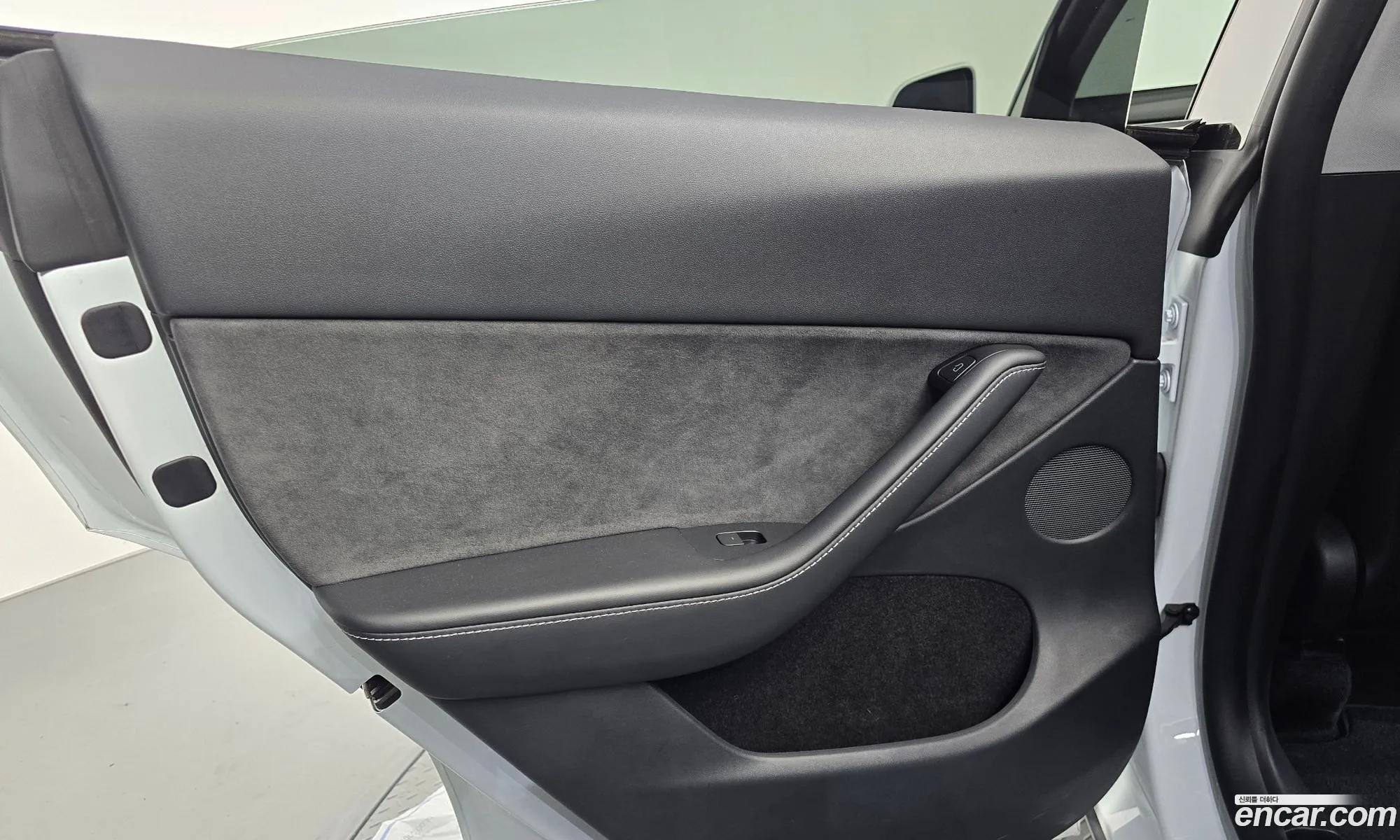 Tesla Model Y 2024 — 43