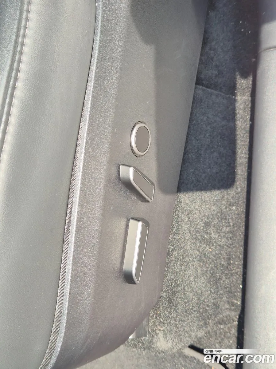 Tesla Model Y 2024 — 17