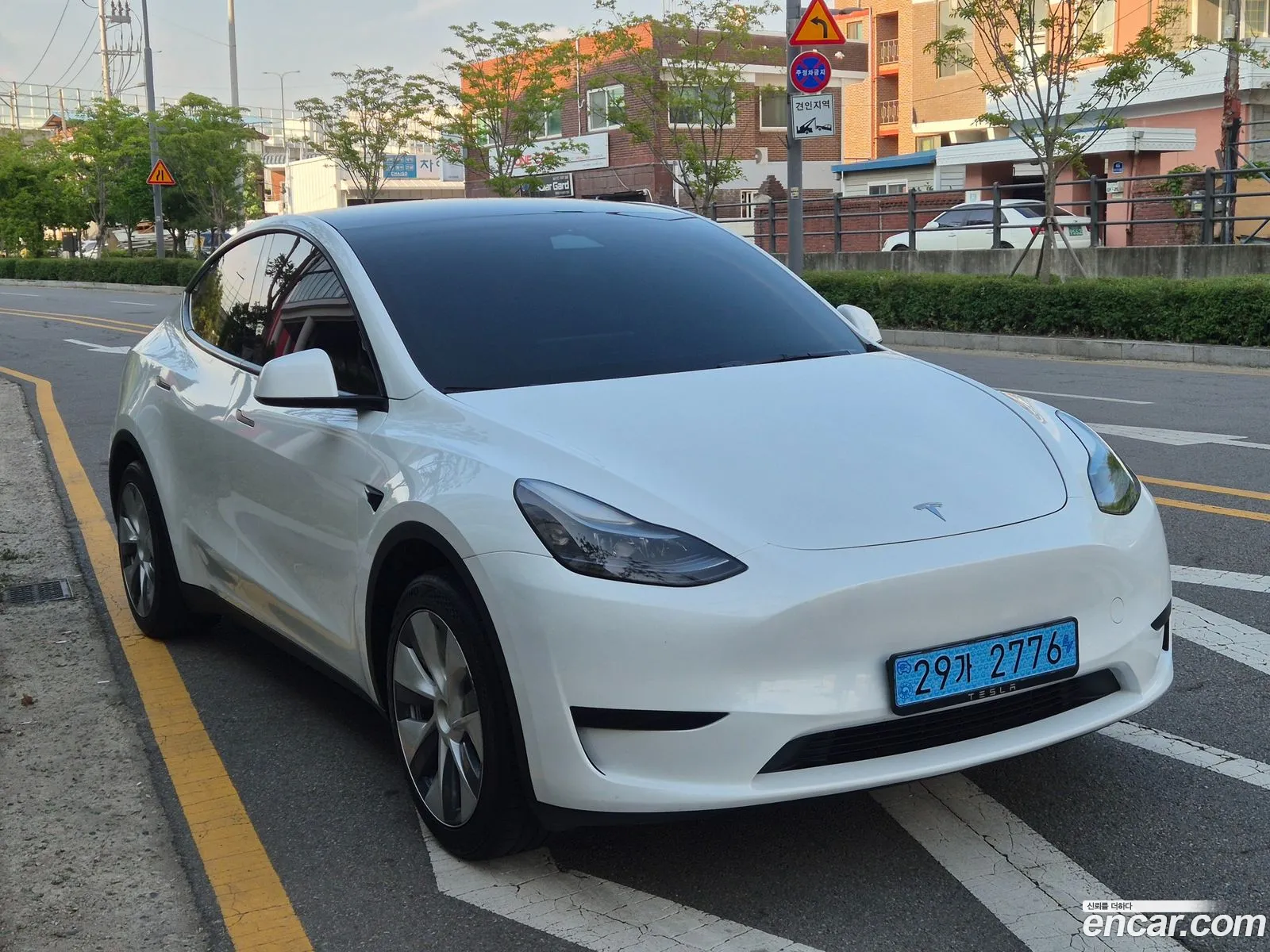 Tesla Model Y 2024 — 2