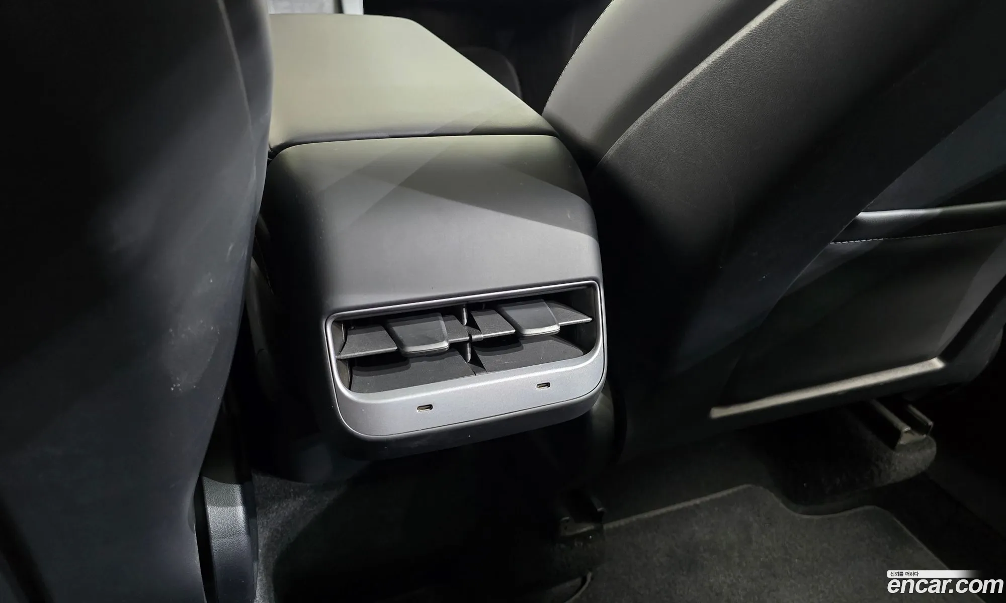 Tesla Model Y 2024 — 37