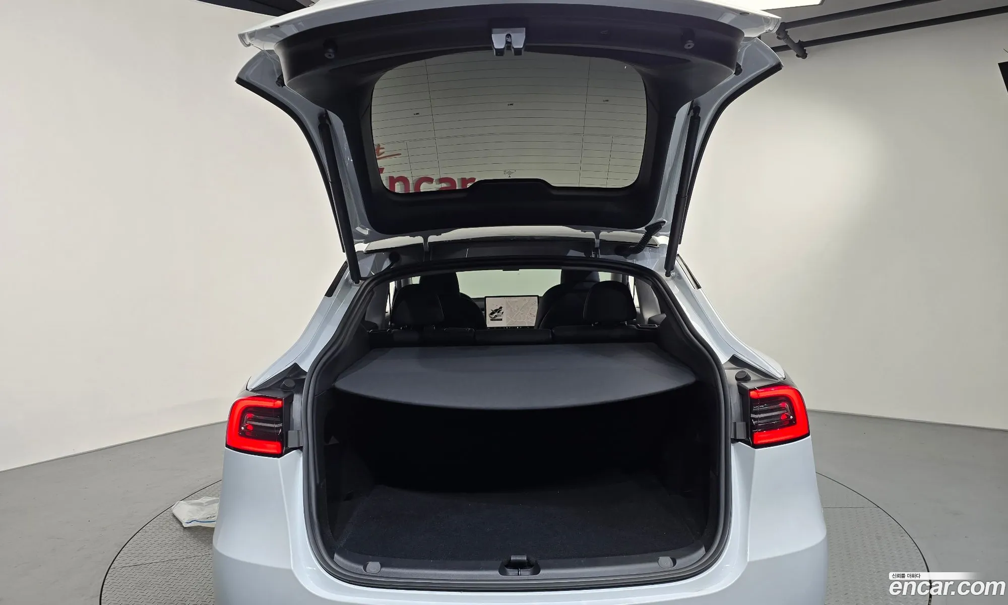 Tesla Model Y 2024 — 16