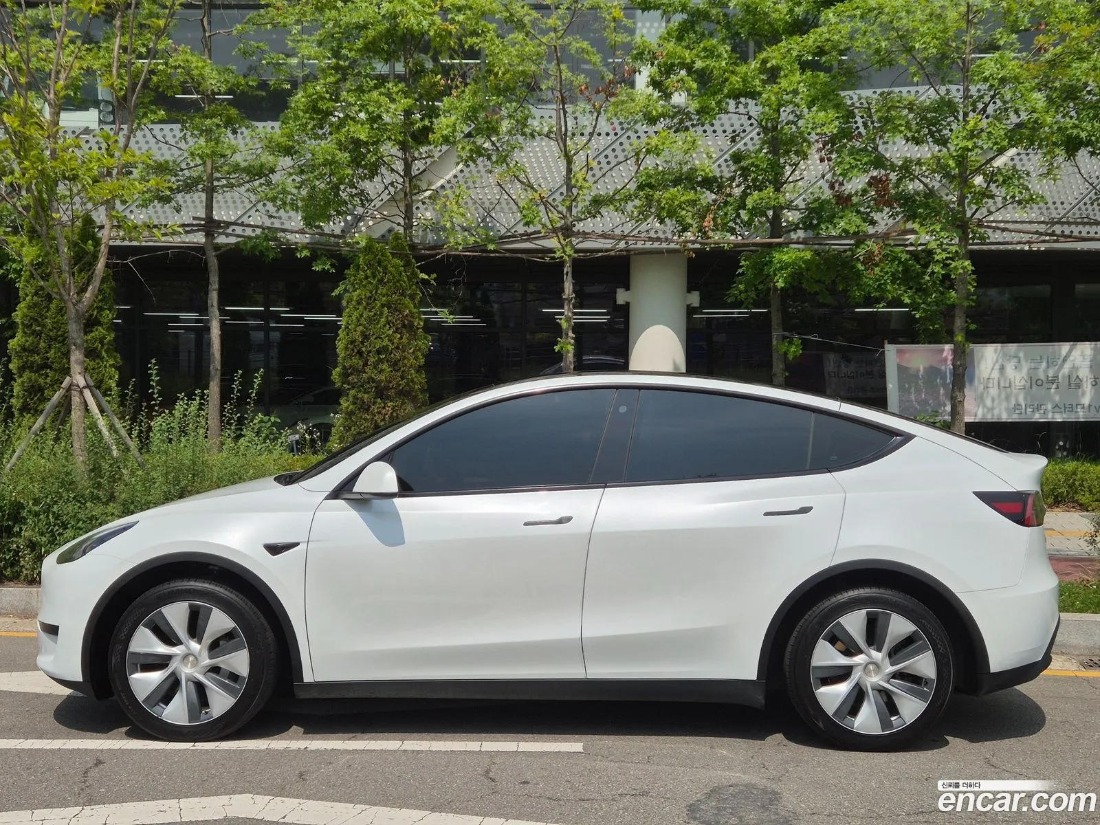 Tesla Model Y 2024 — 47