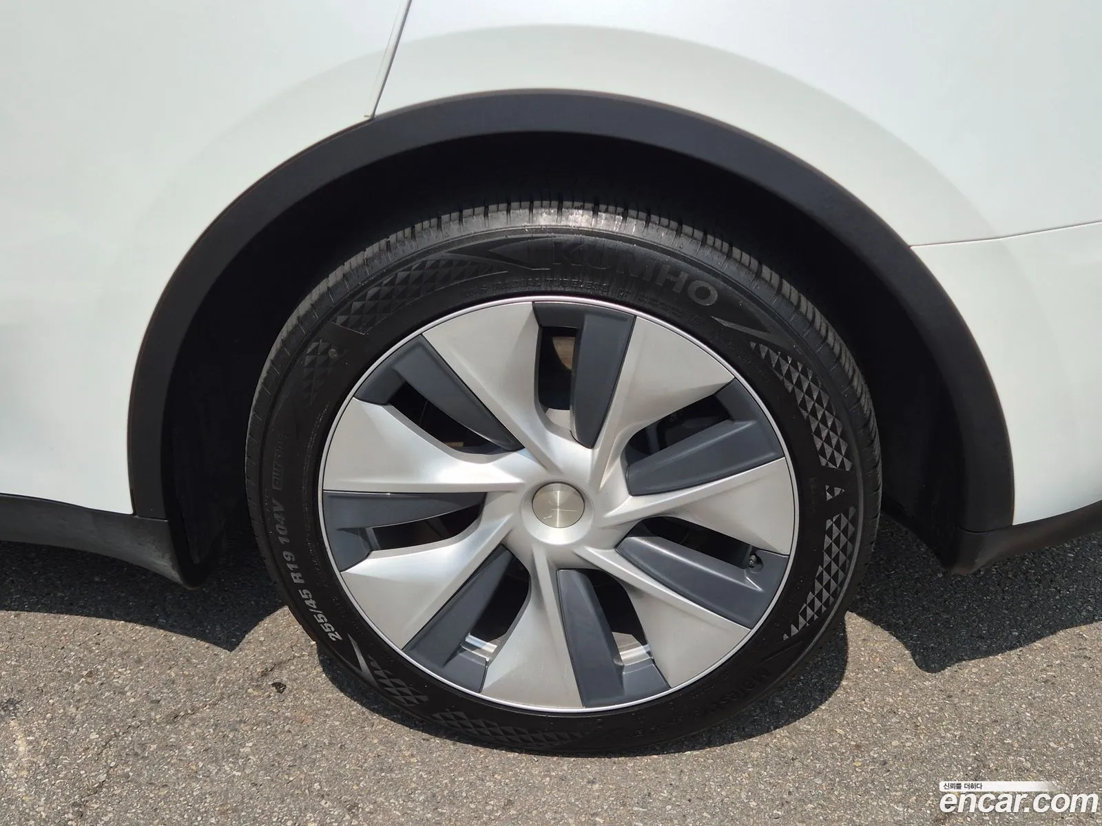 Tesla Model Y 2024 — 29
