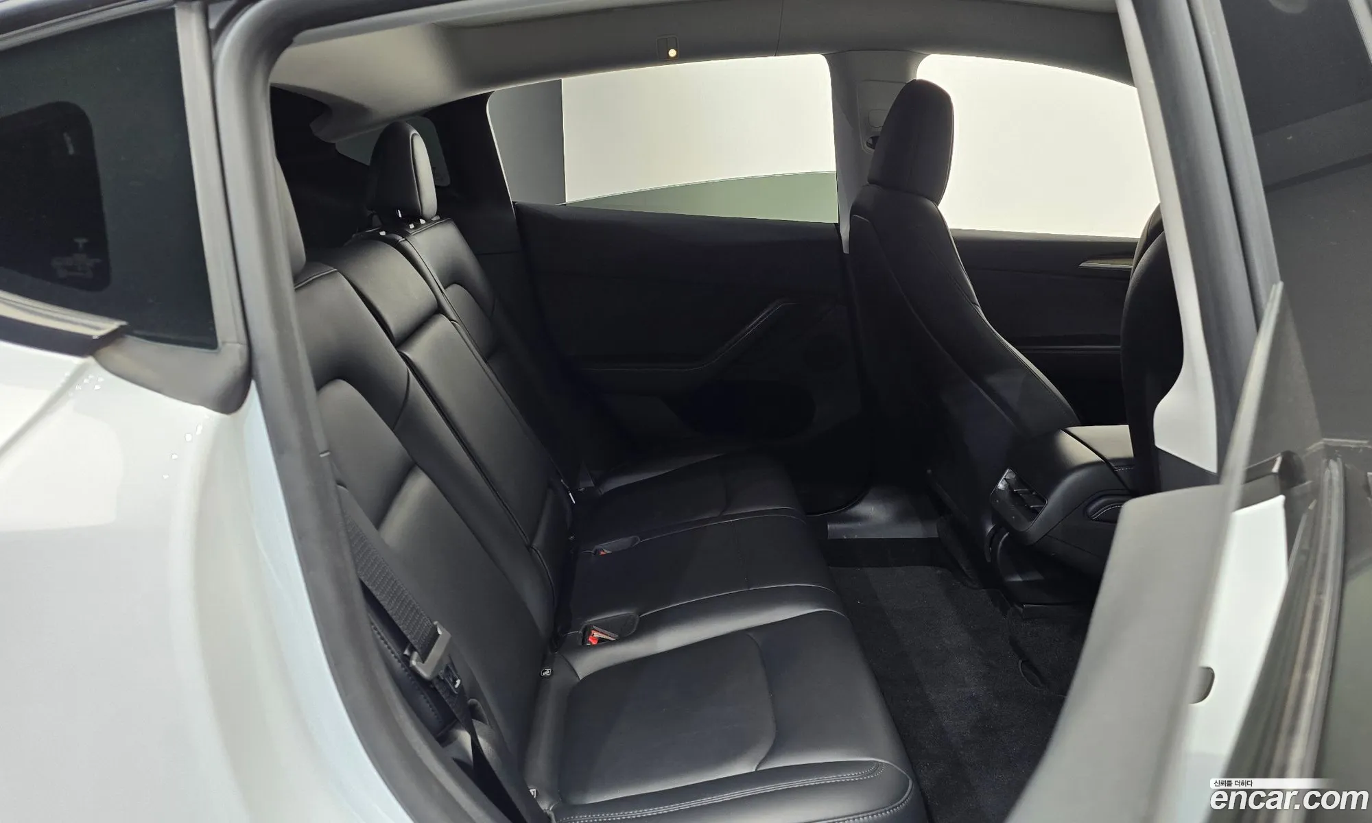 Tesla Model Y 2024 — 23