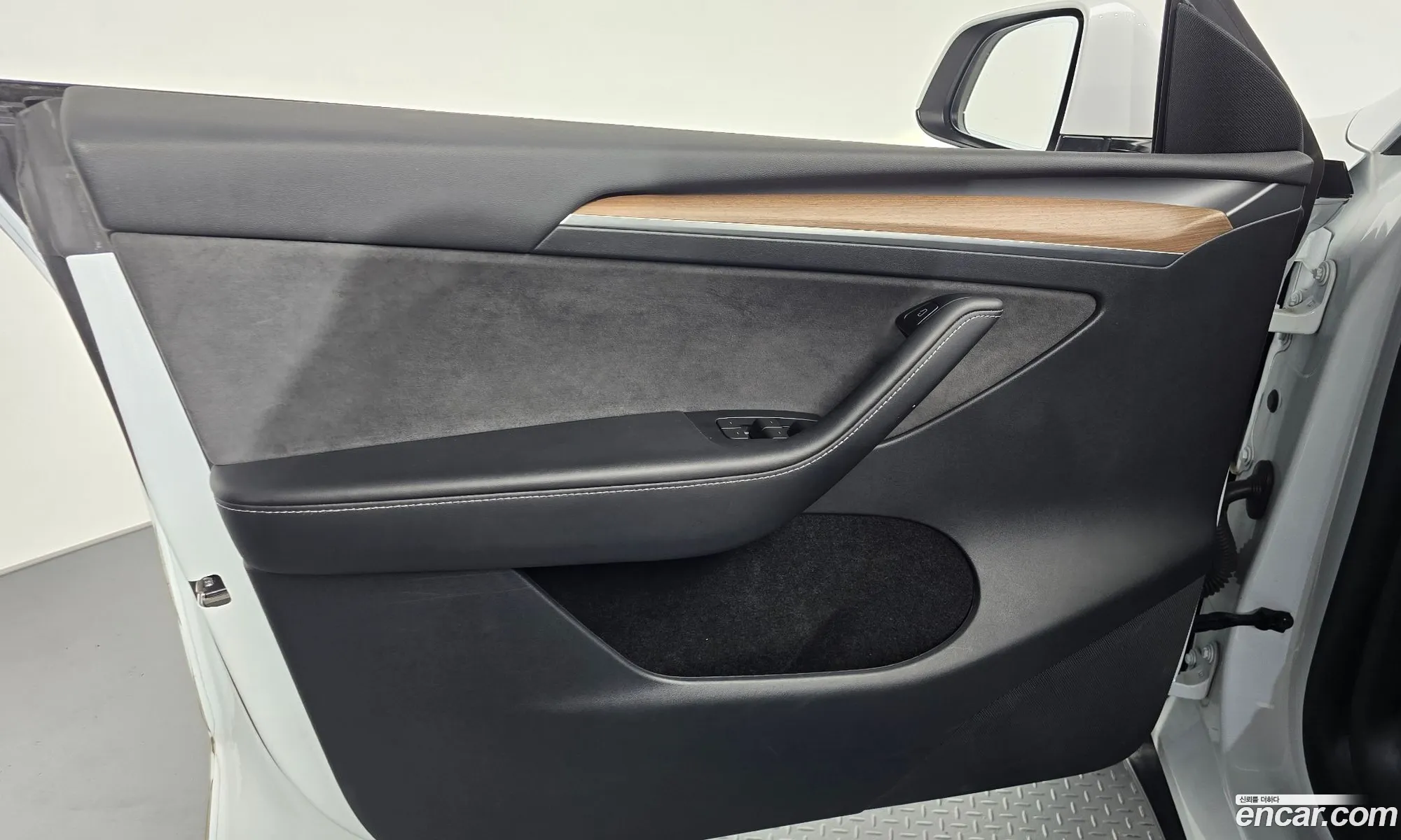 Tesla Model Y 2024 — 15