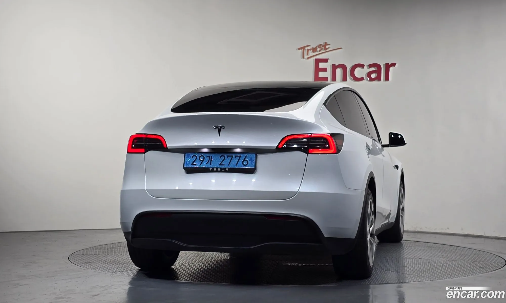 Tesla Model Y 2024 — 28