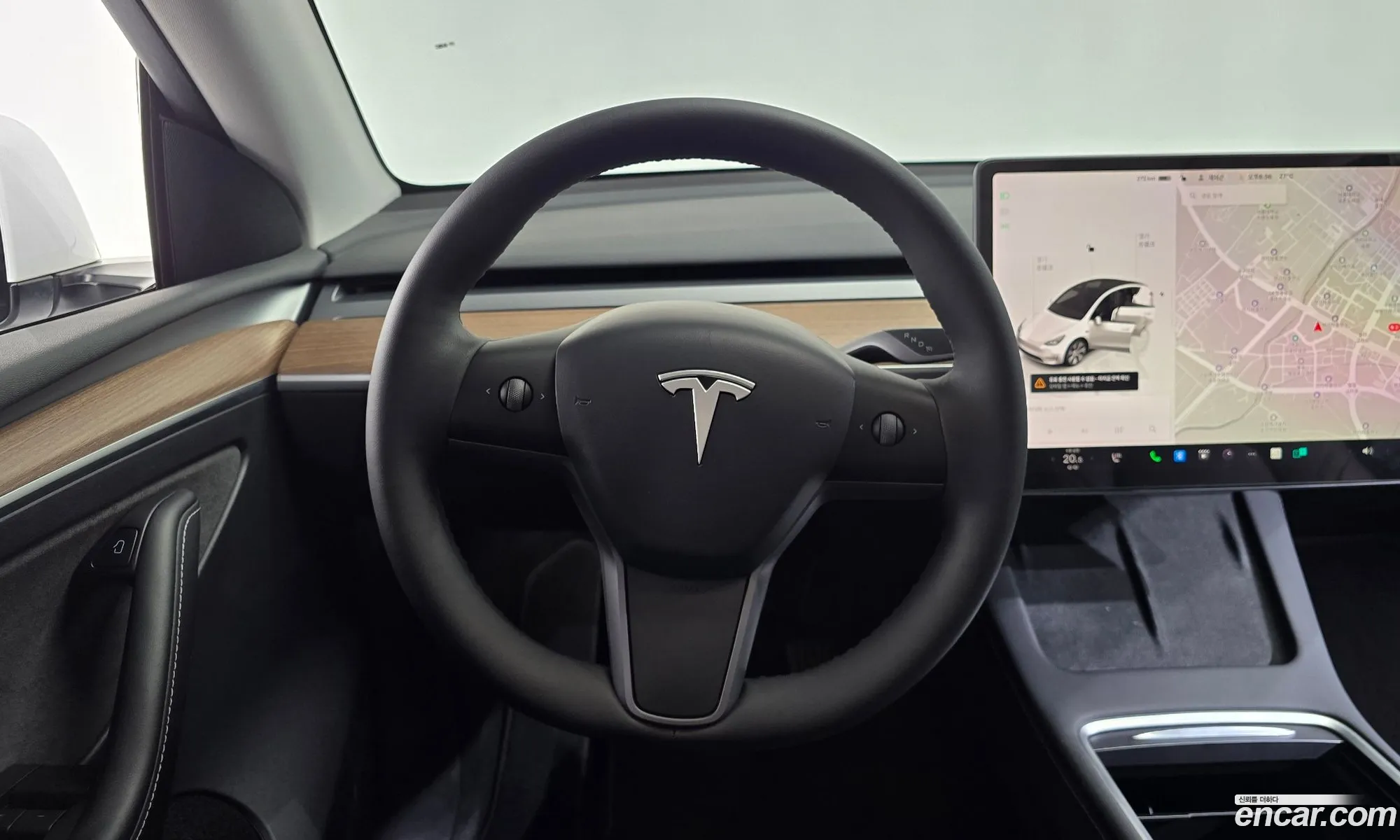 Tesla Model Y 2024 — 33